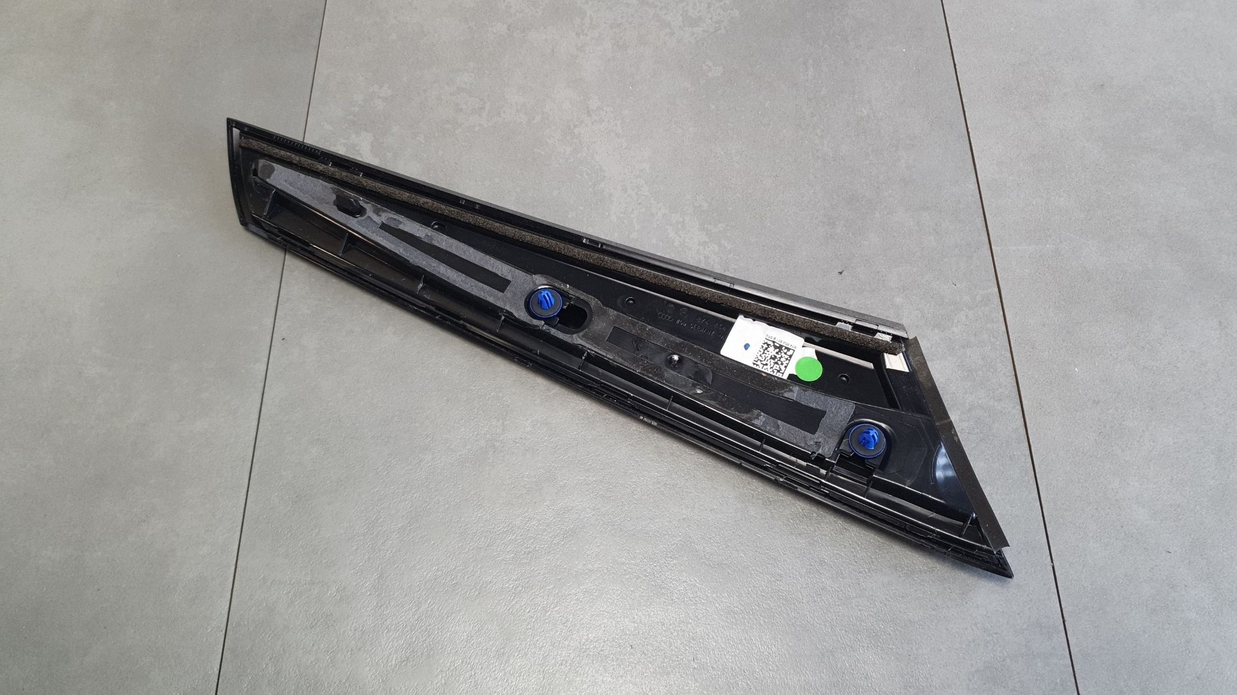 Audi A3 8Y sportback moulding bonnet 8Y4854871B