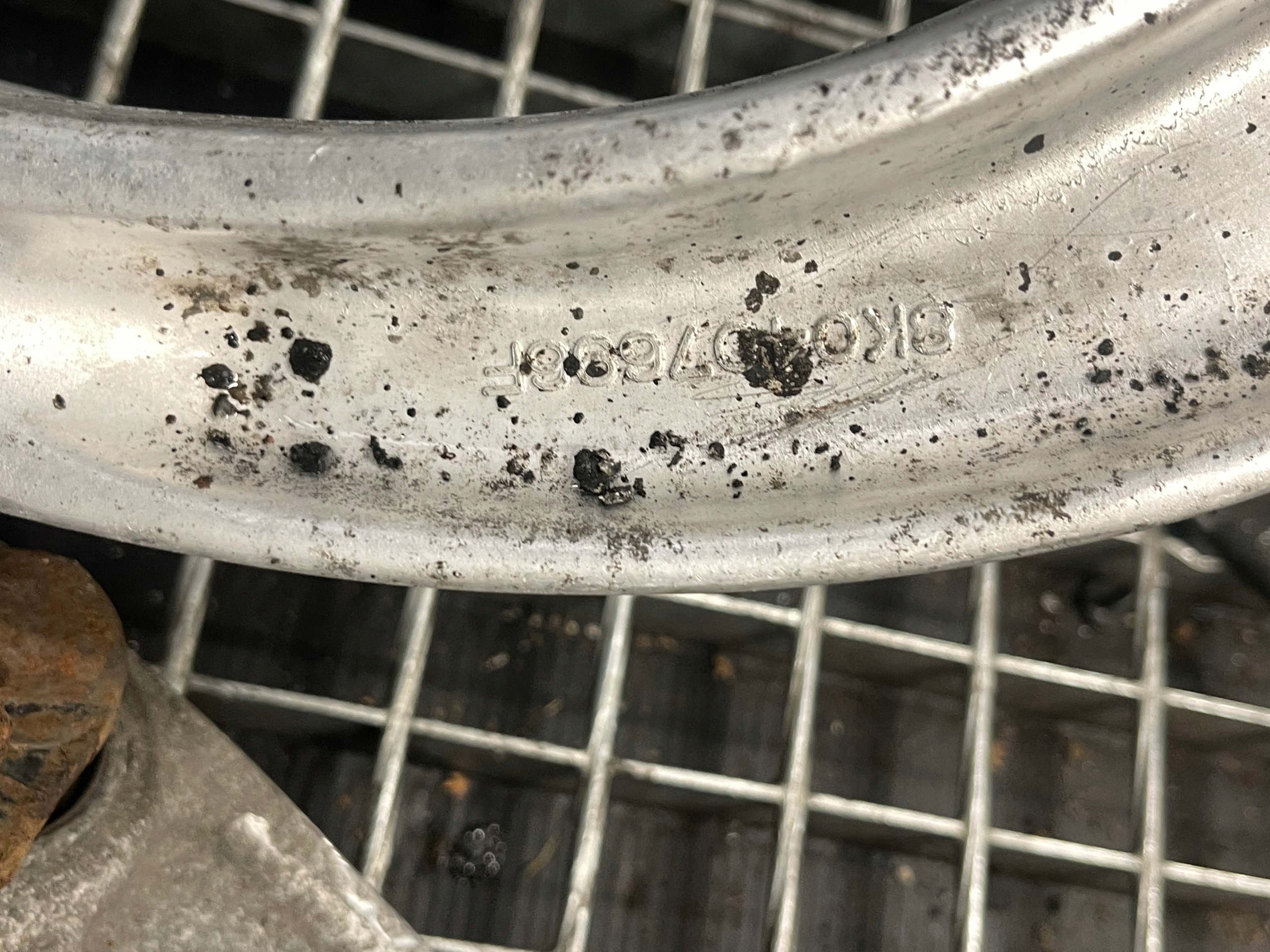 AUDI A5 8T S5 A4 B8 09R swing right front 4.2 FSI