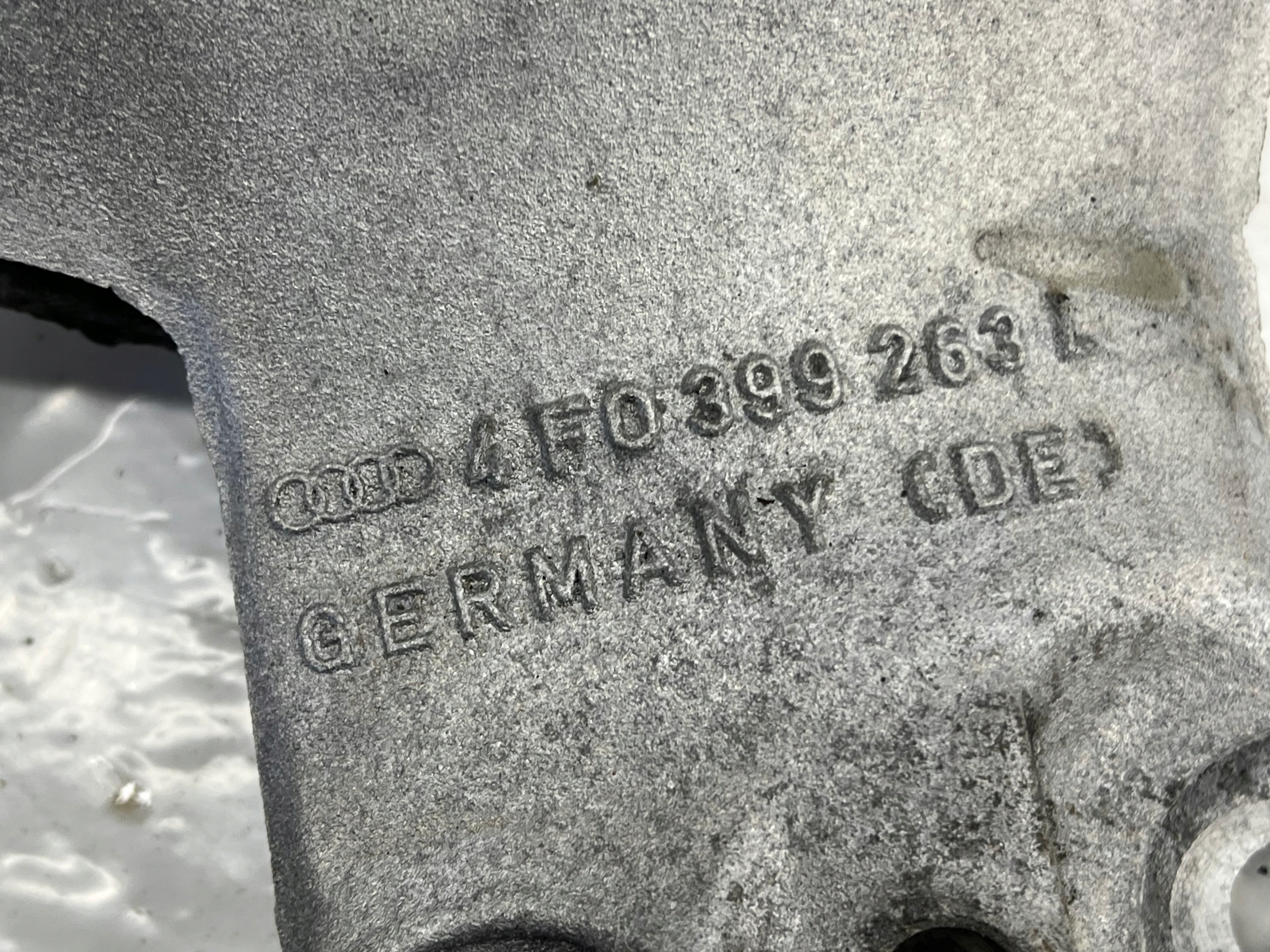 AUDI A6 C6 2.0 TDI Supporto staffa cambio ingranaggi 4F0399263L