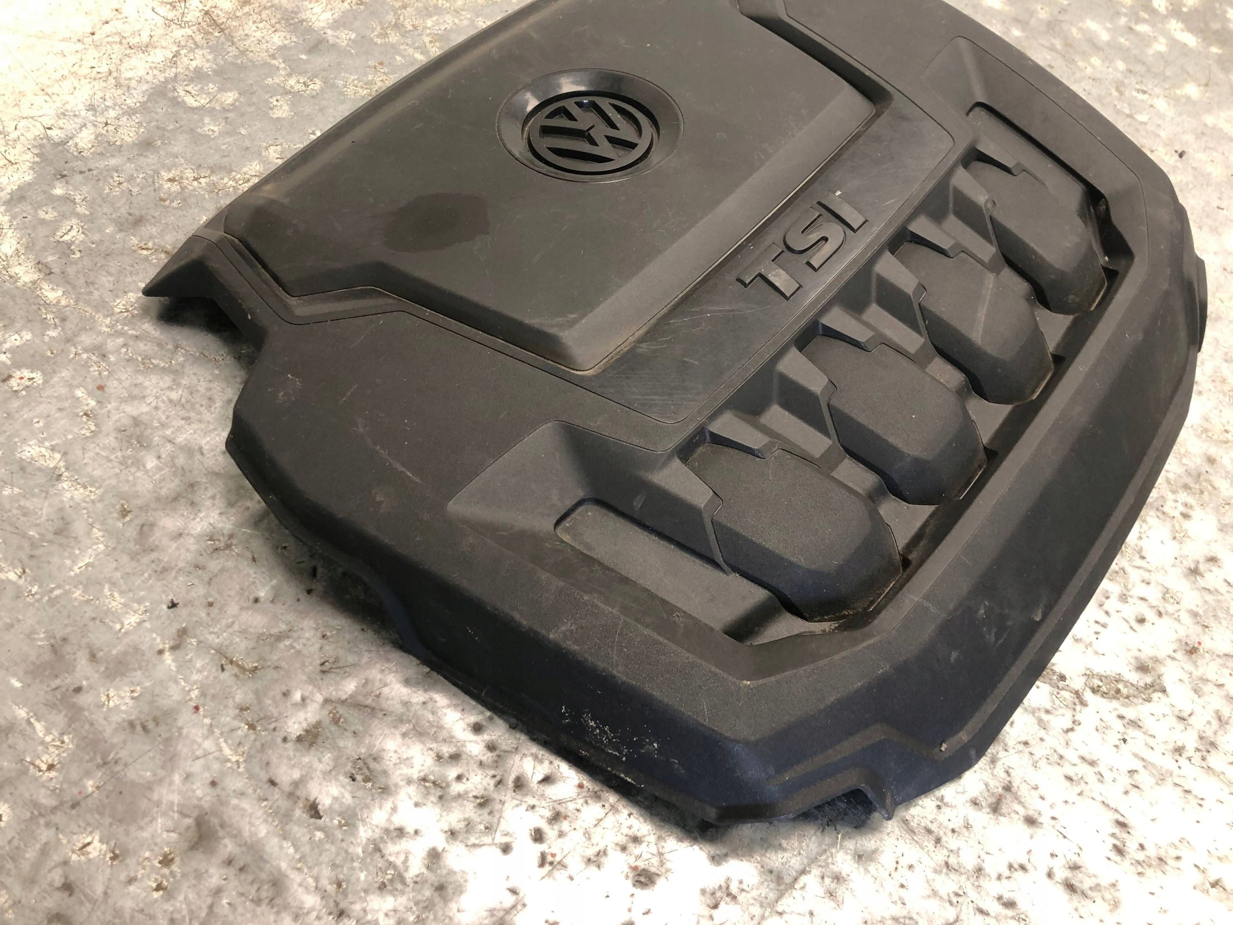 Abdeckung Blende Abdeckung DES MOTORS VW 06K103925CE