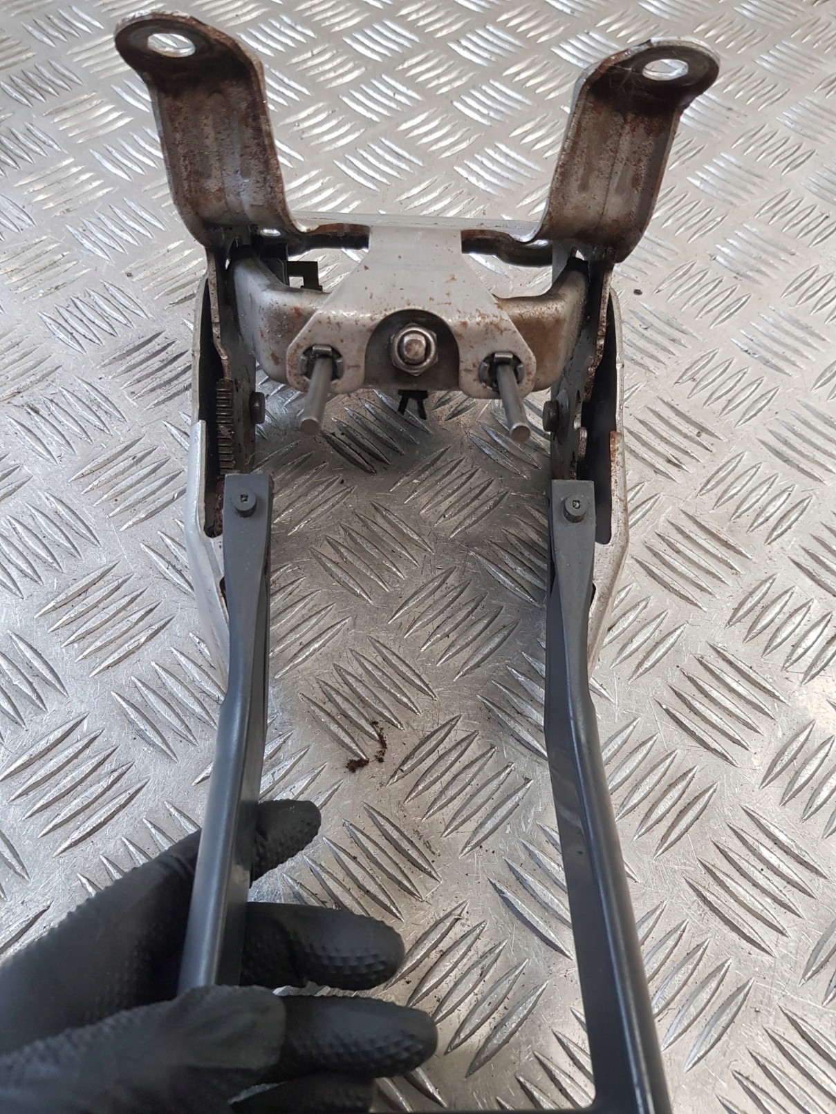 páčka elektrická brzda 8200273002 RENAULT MEGANE II 06R