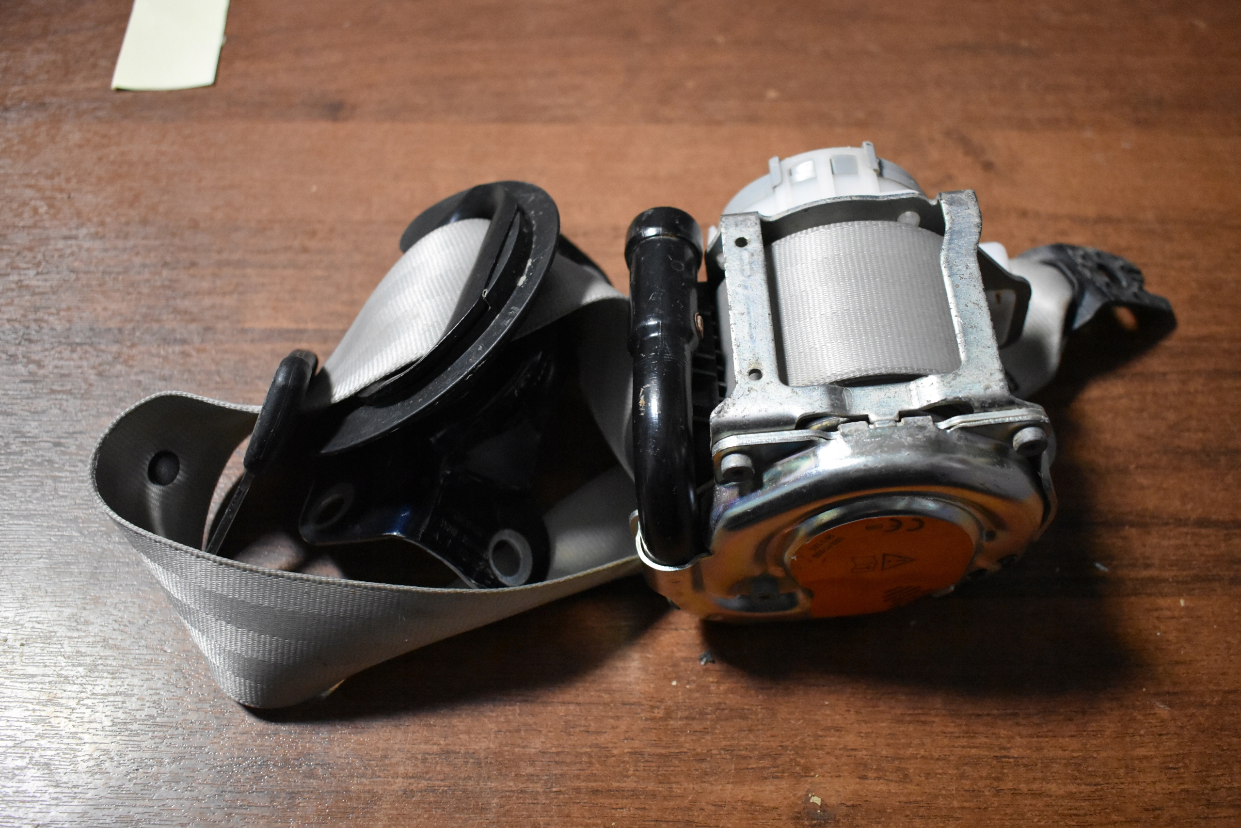 GURTEN SPANNER HINTEN RECHTS PORSCHE CAYENNE 9Y 1