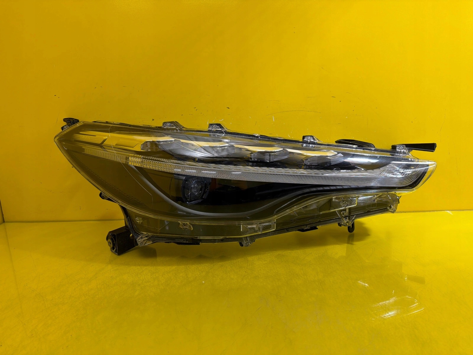 light front right Toyota Corolla Cross 2023- Full Led