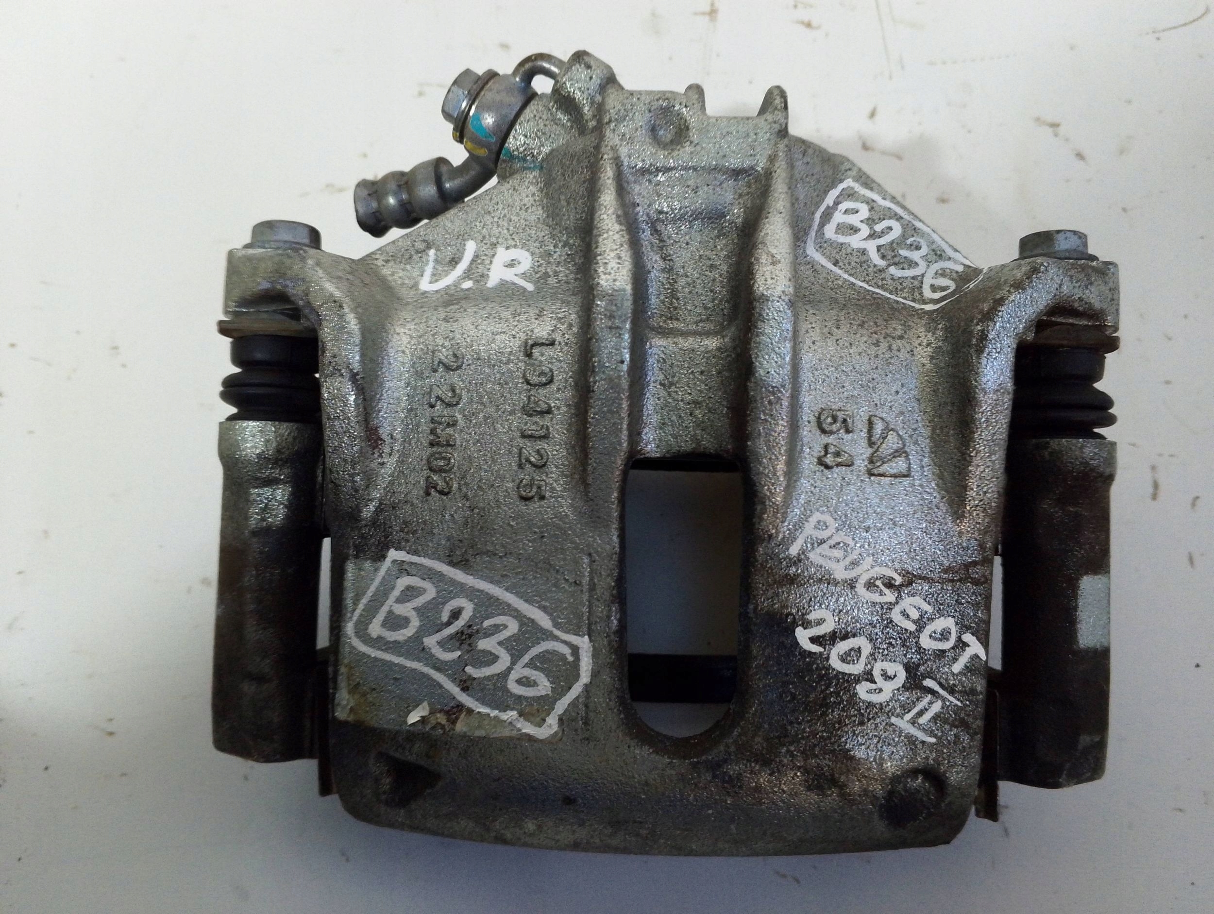 Peugeot 208 II 2008 caliper brake front right L94125 (B236)