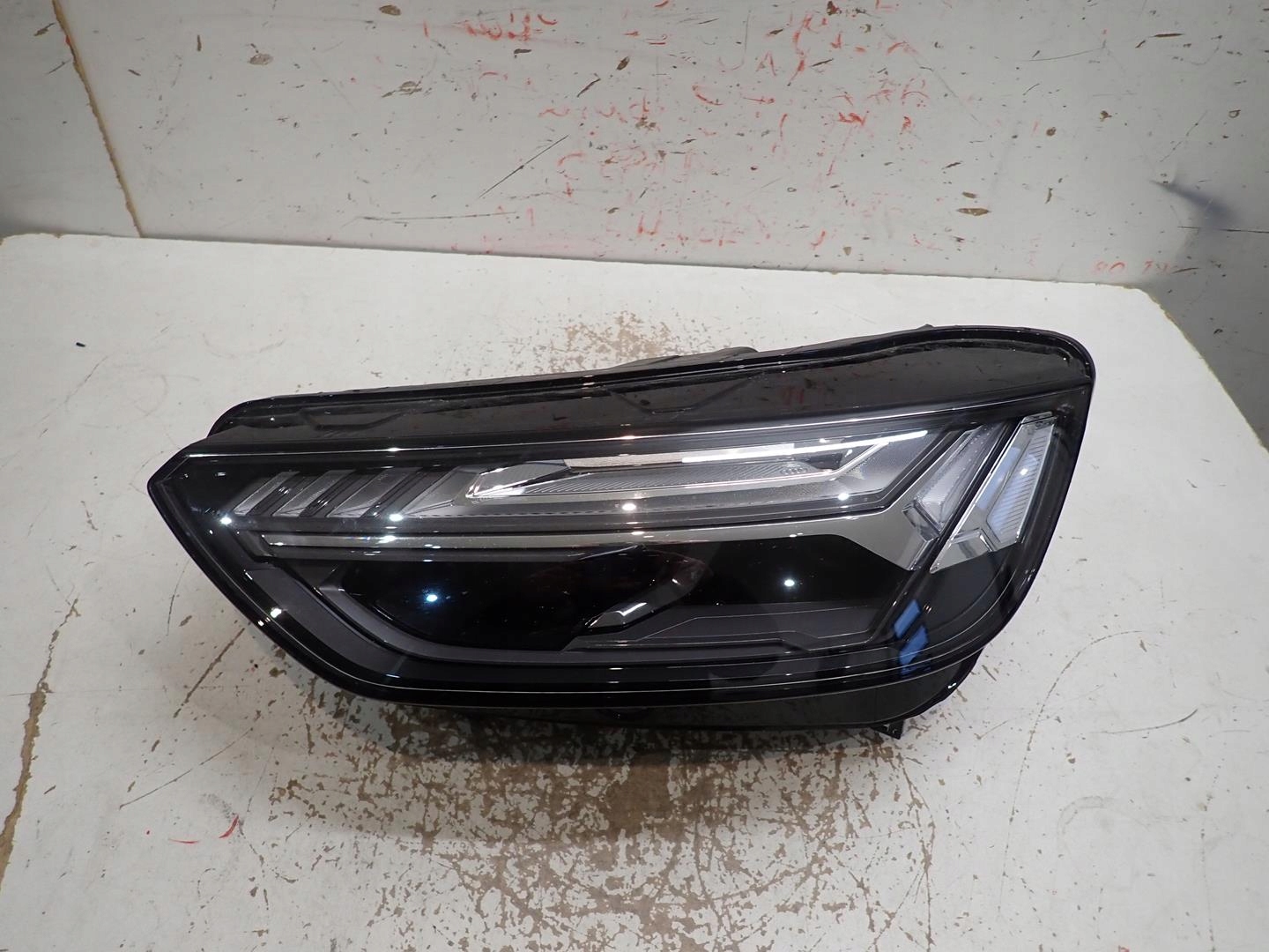 light front front left AUDI Q5 II LIFT 2021- FULL LED MATRIX 80A941035E