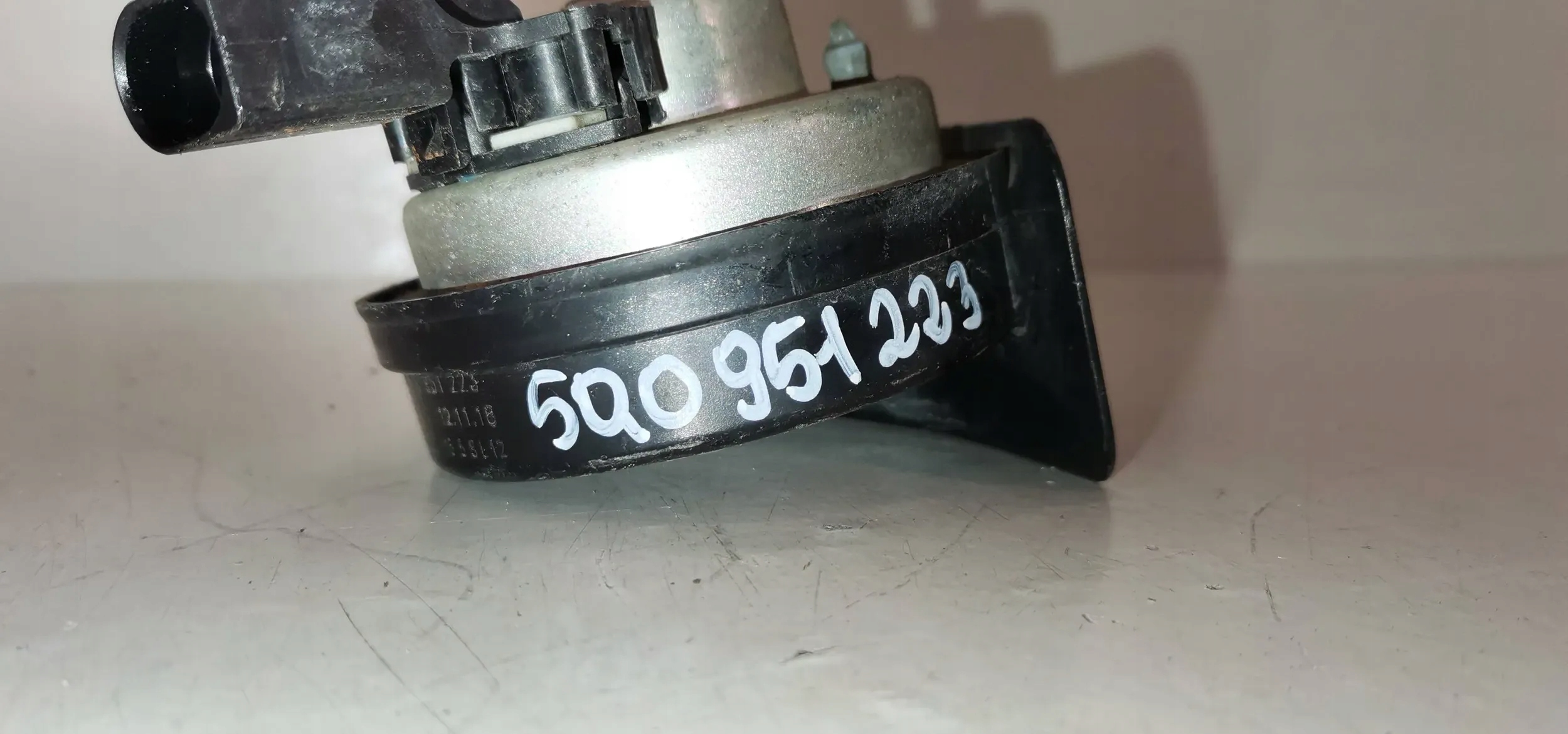 VW AUDI SEAT SKODA KLAKSON SYGNAŁ DŹWIĘKOWY 5Q0951223 Producent części Volkswagen OE