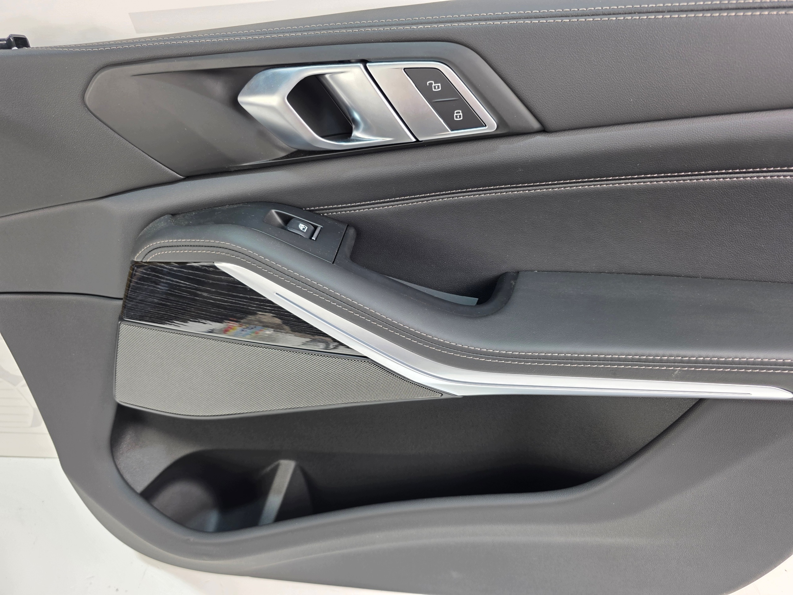 upholstery door right front BMW X5 G05