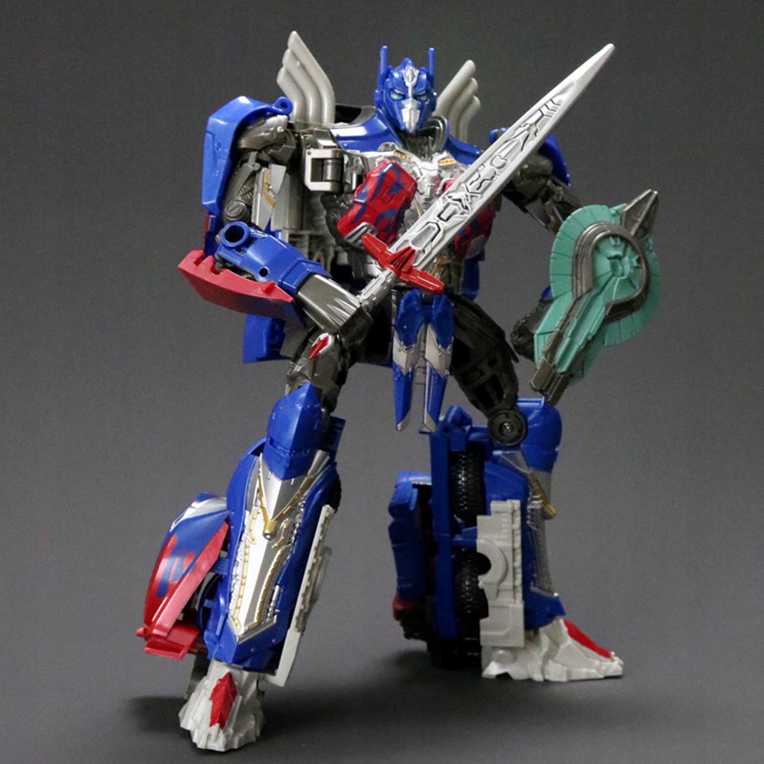 AUTO ROBOT 2w1 ZABAWKA OPTIMUS PRIME SAMOCHODOWYCH ROBOT z MIECZ + TARCZA Materiał plastik