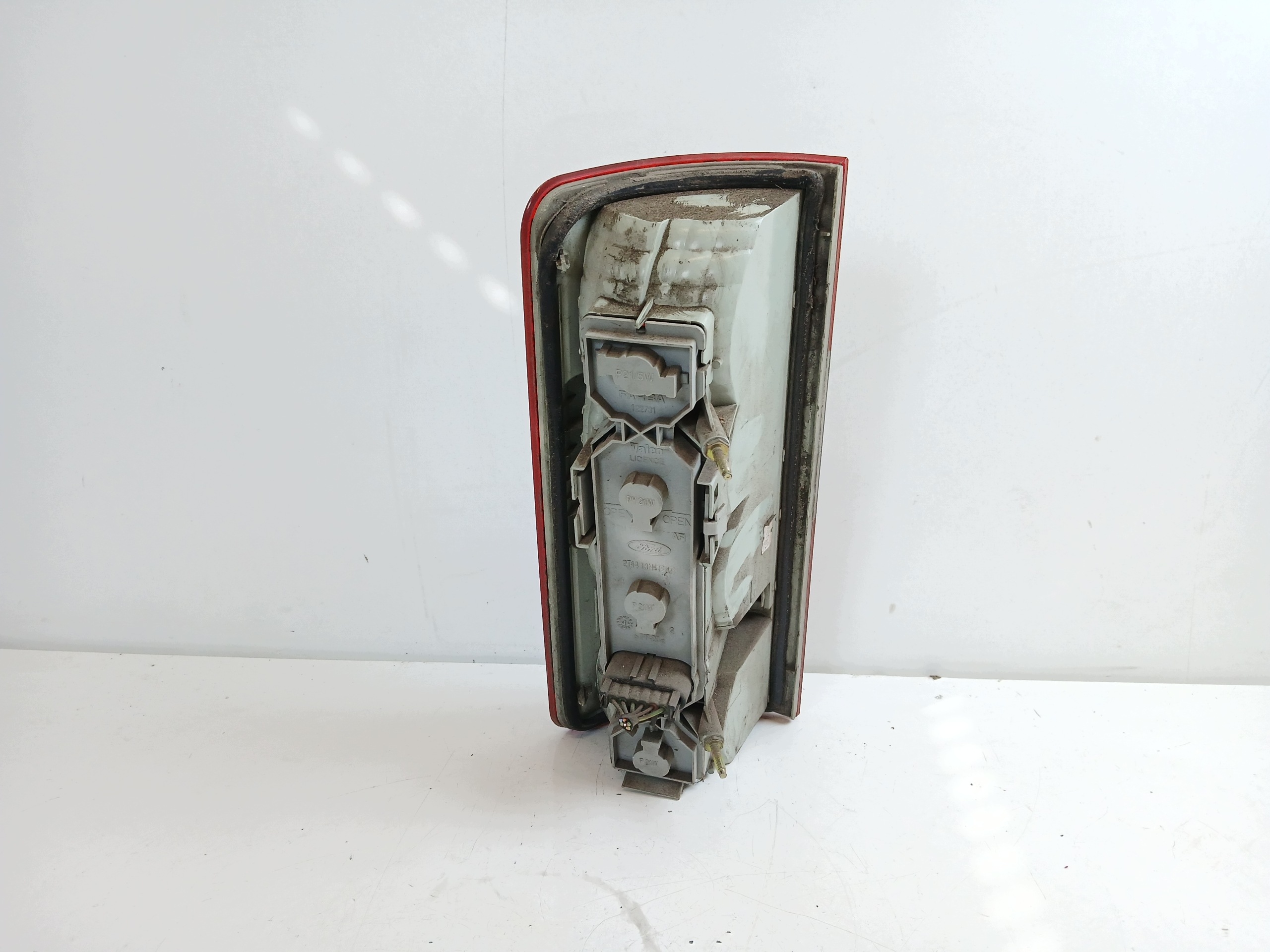 FORD CONNECT and light right rear part