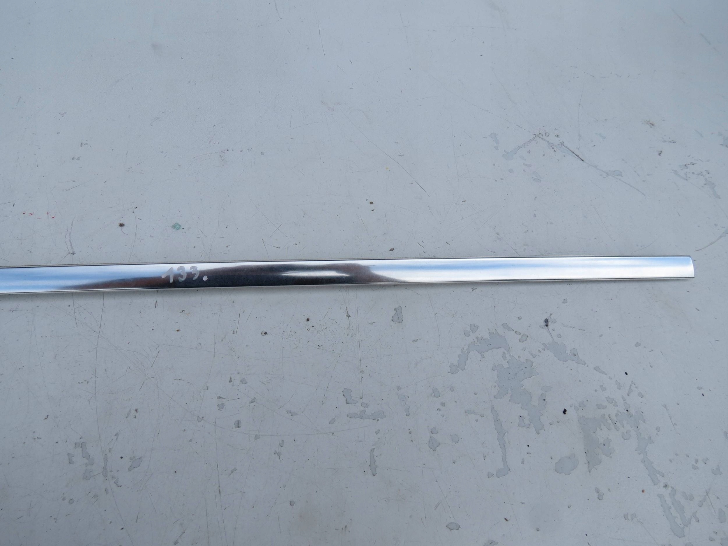 moulding dust CHROM left front VOLVO V70 lll 3.2 B R6 243 KM 07-16r