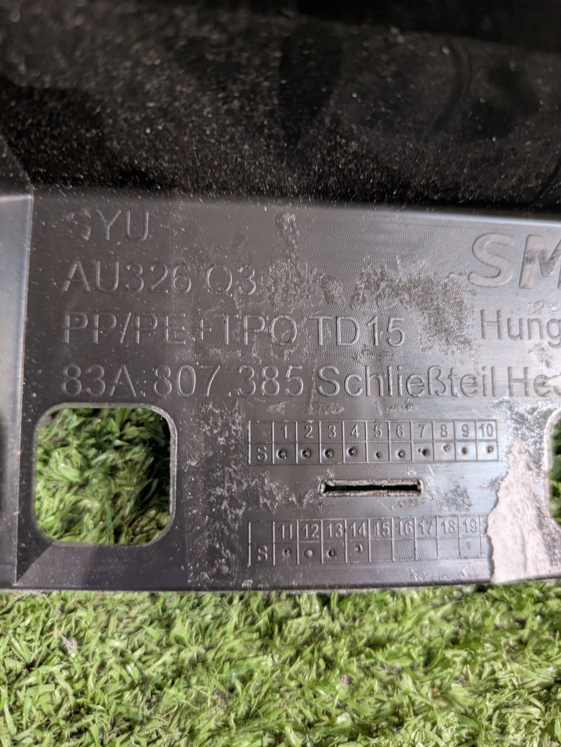 Traverse Pare choc Arrière Support plaque AUDI Q3 83A 18