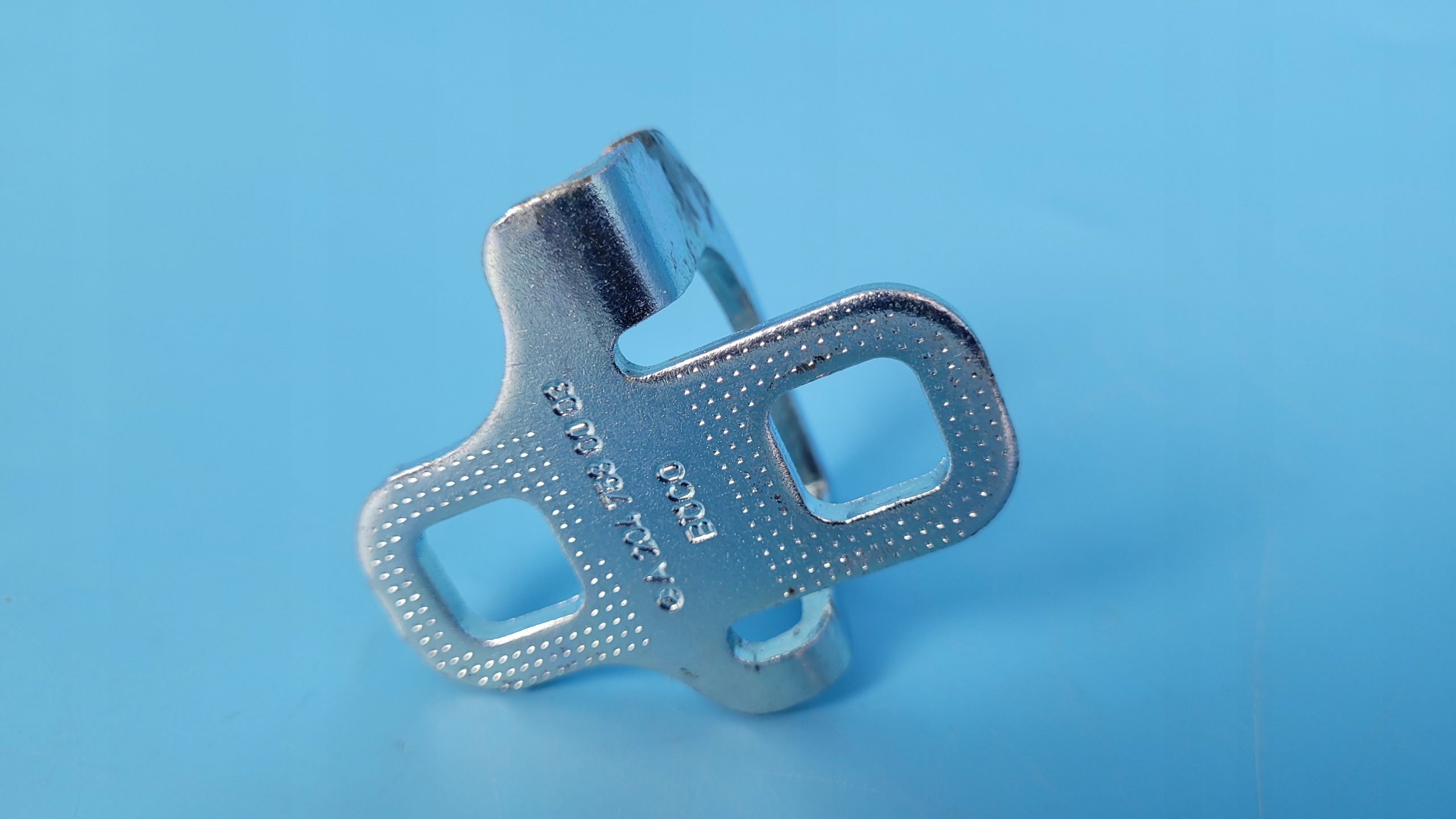 MERCEDES W177 A180 22r RYGIEL ZACZEP ZAMKA KLAPY BAGAŻNIKA A2047580003