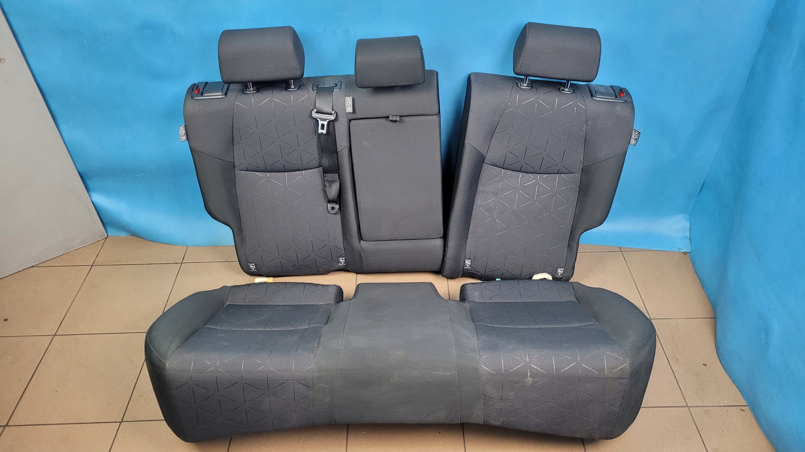 TOYOTA RAV4 V 19r диван зад