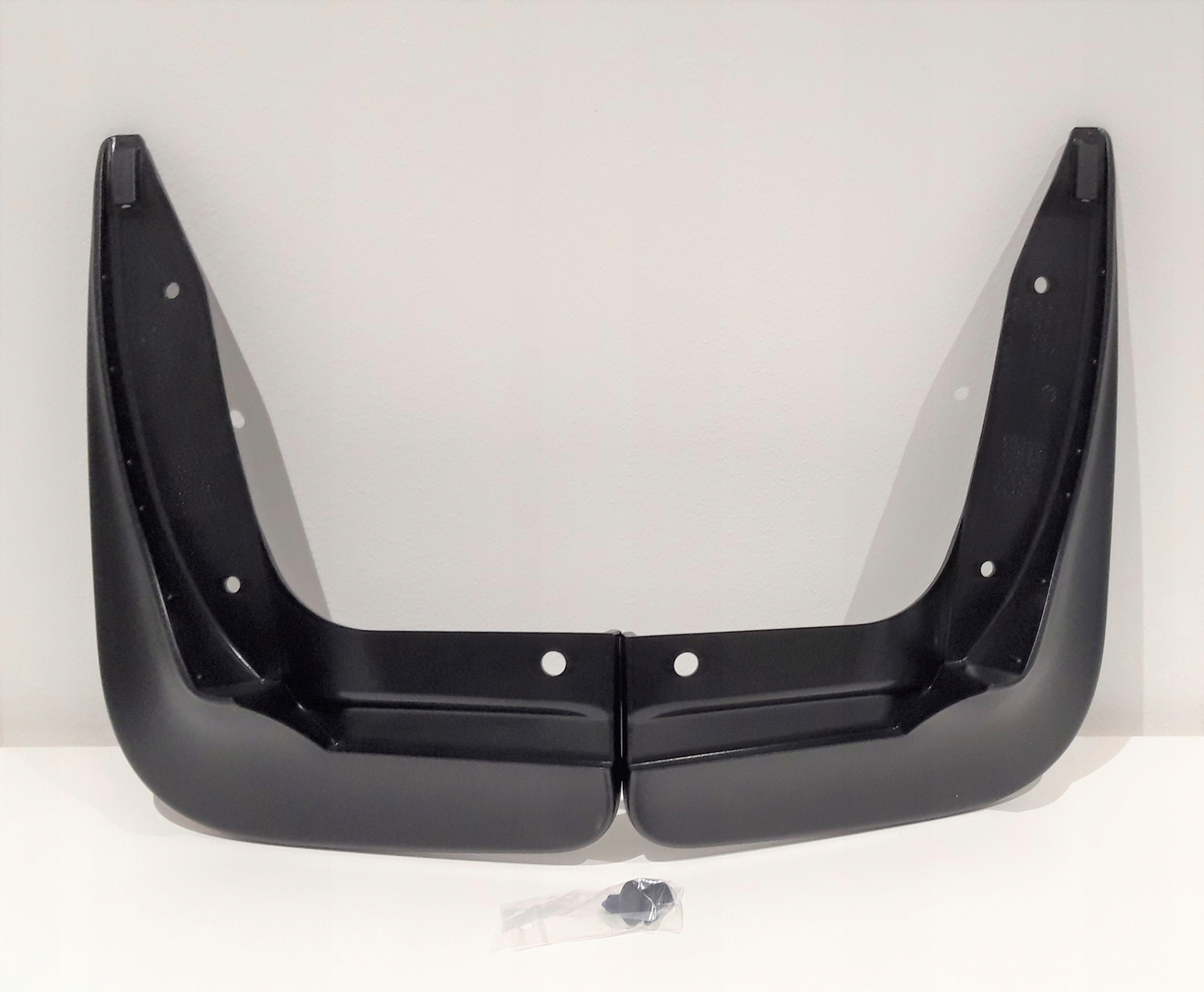 Chlapacze Skoda Octavia III przód 5E0075111