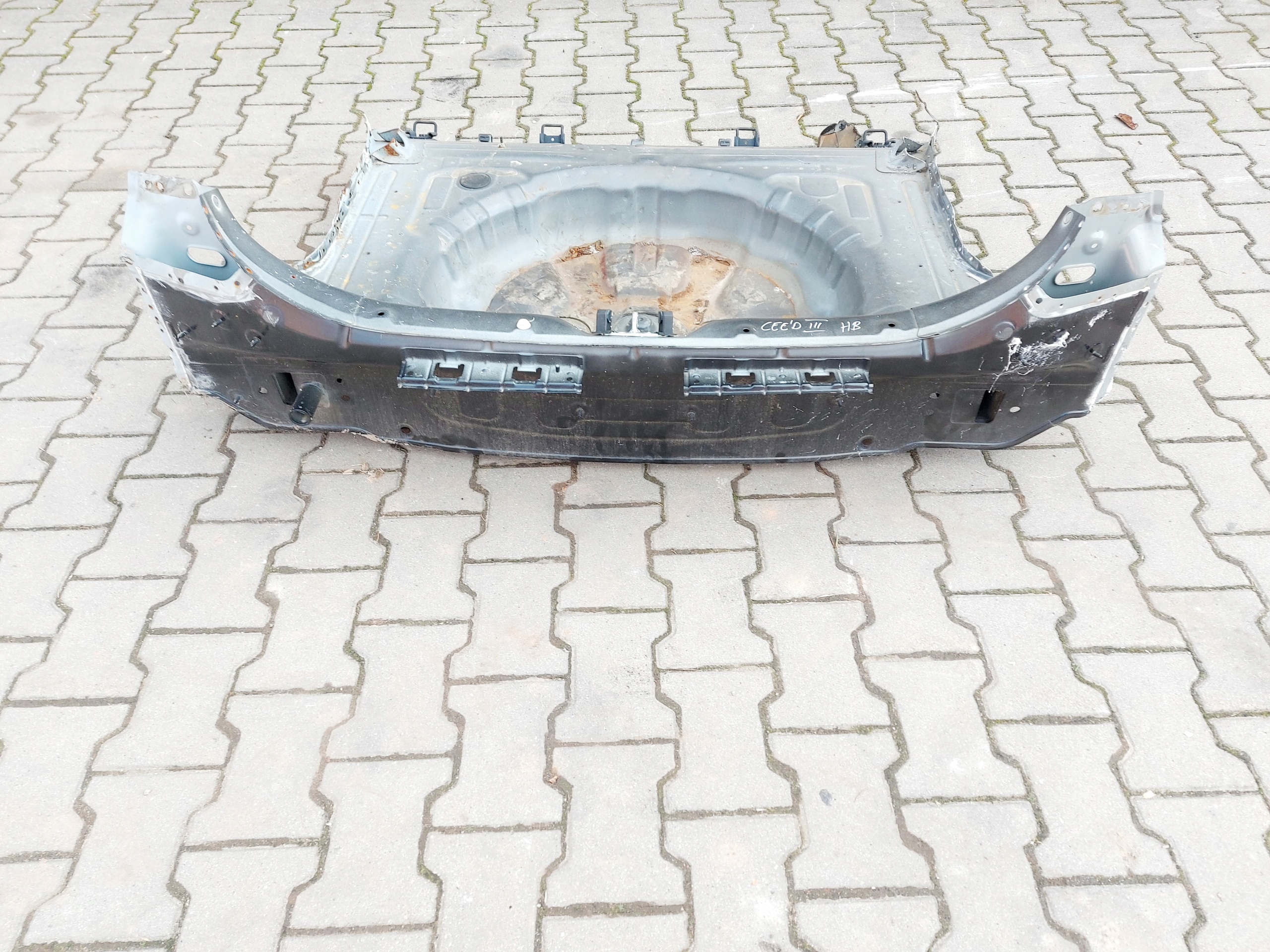 KIA CEED III Pas tylny podłoga bagażnika HB 21r.