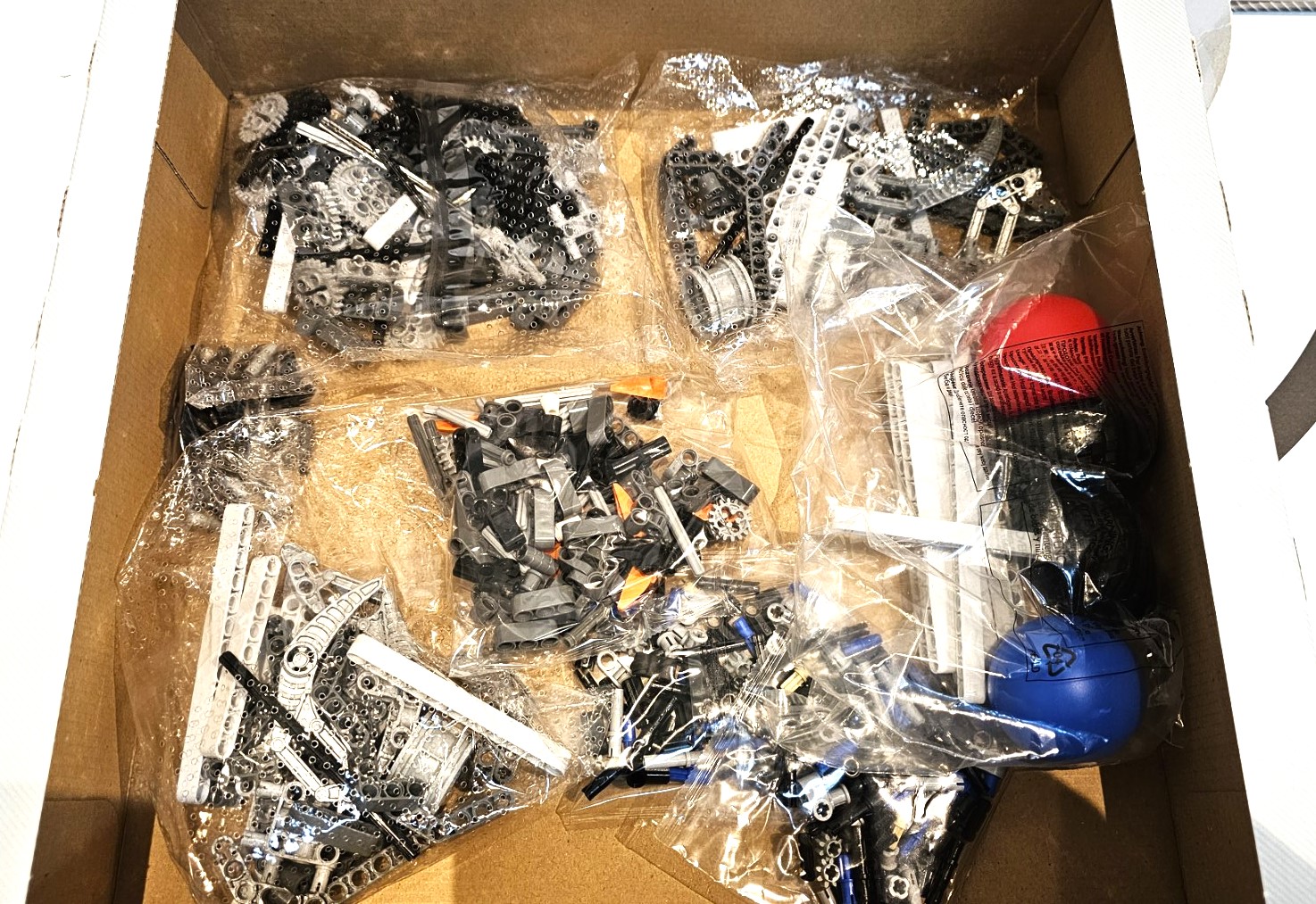 LEGO 8547 Mindstorms NXT 2.0 NOWY + LEGO 8527 Mindstorms NXT - otwarty,new Bohater brak