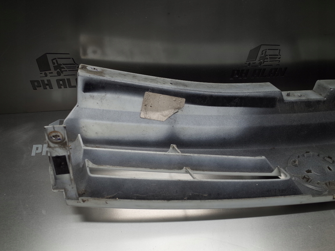 nissan PRIMASTAR и решетка радиатора бампера 8200137047