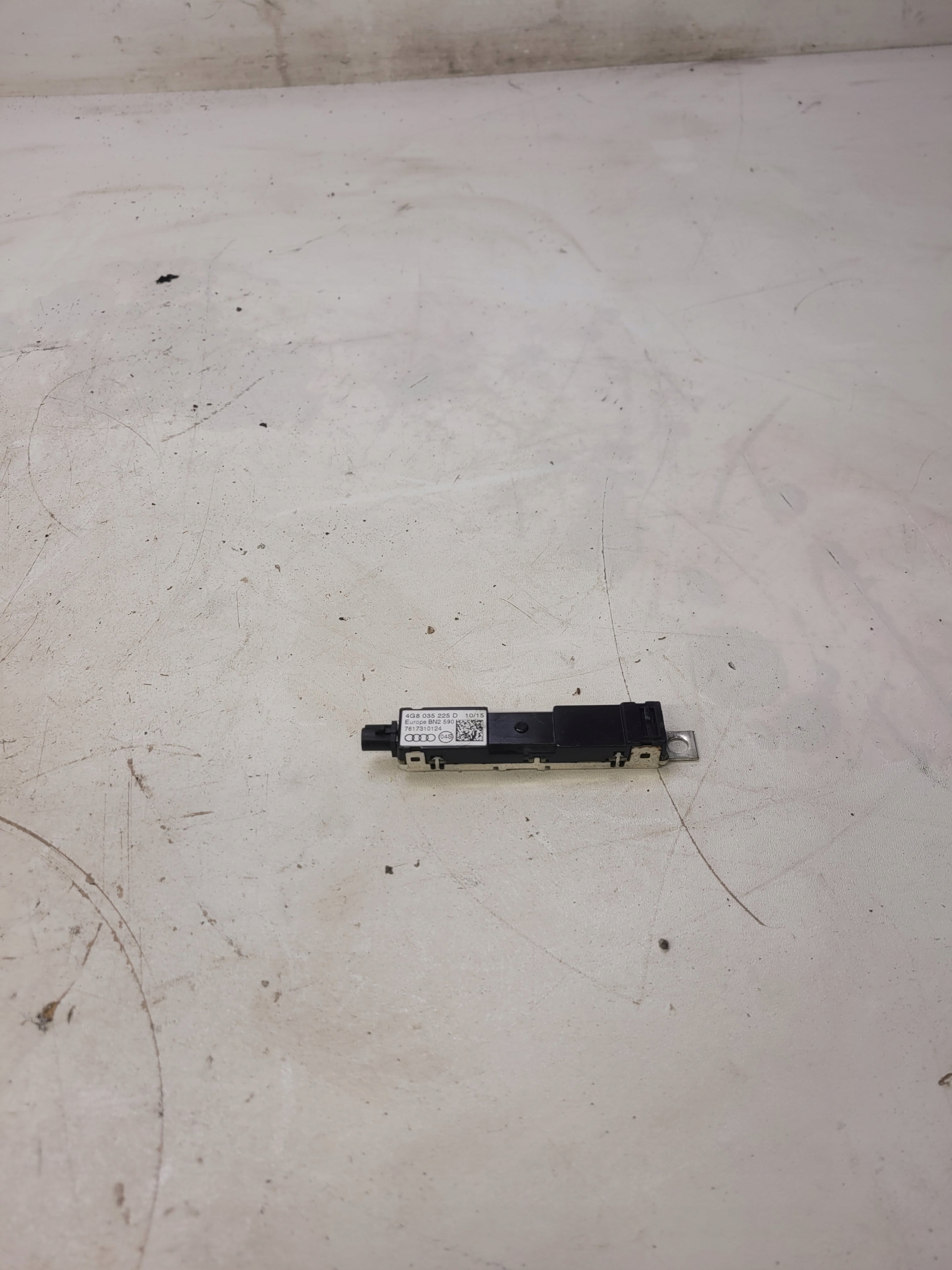 antenna amplifier AUDI A6 C7 A7 4G8035225D