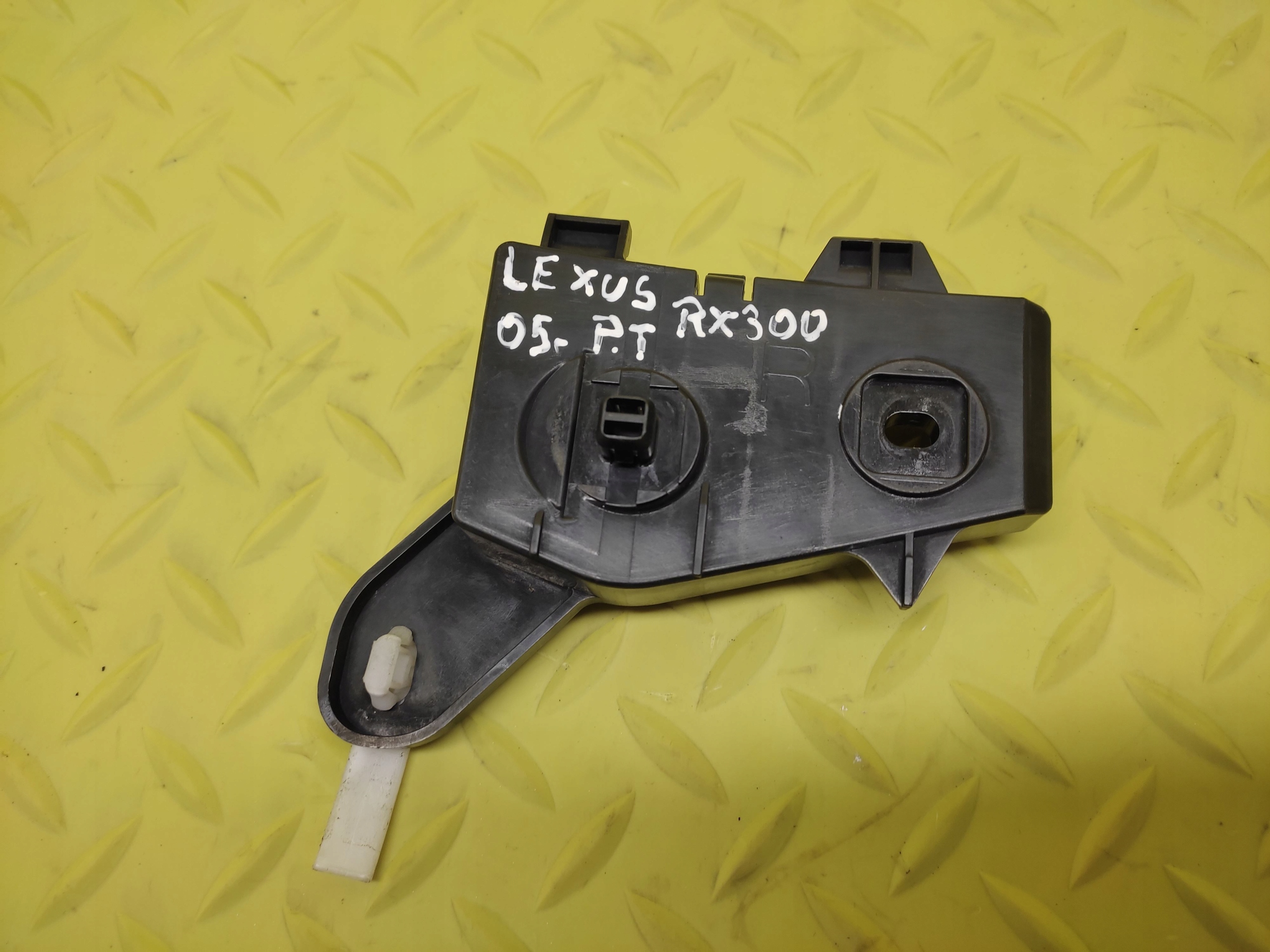 LEXUS RX300 bumper bracket right rear part 5215548011