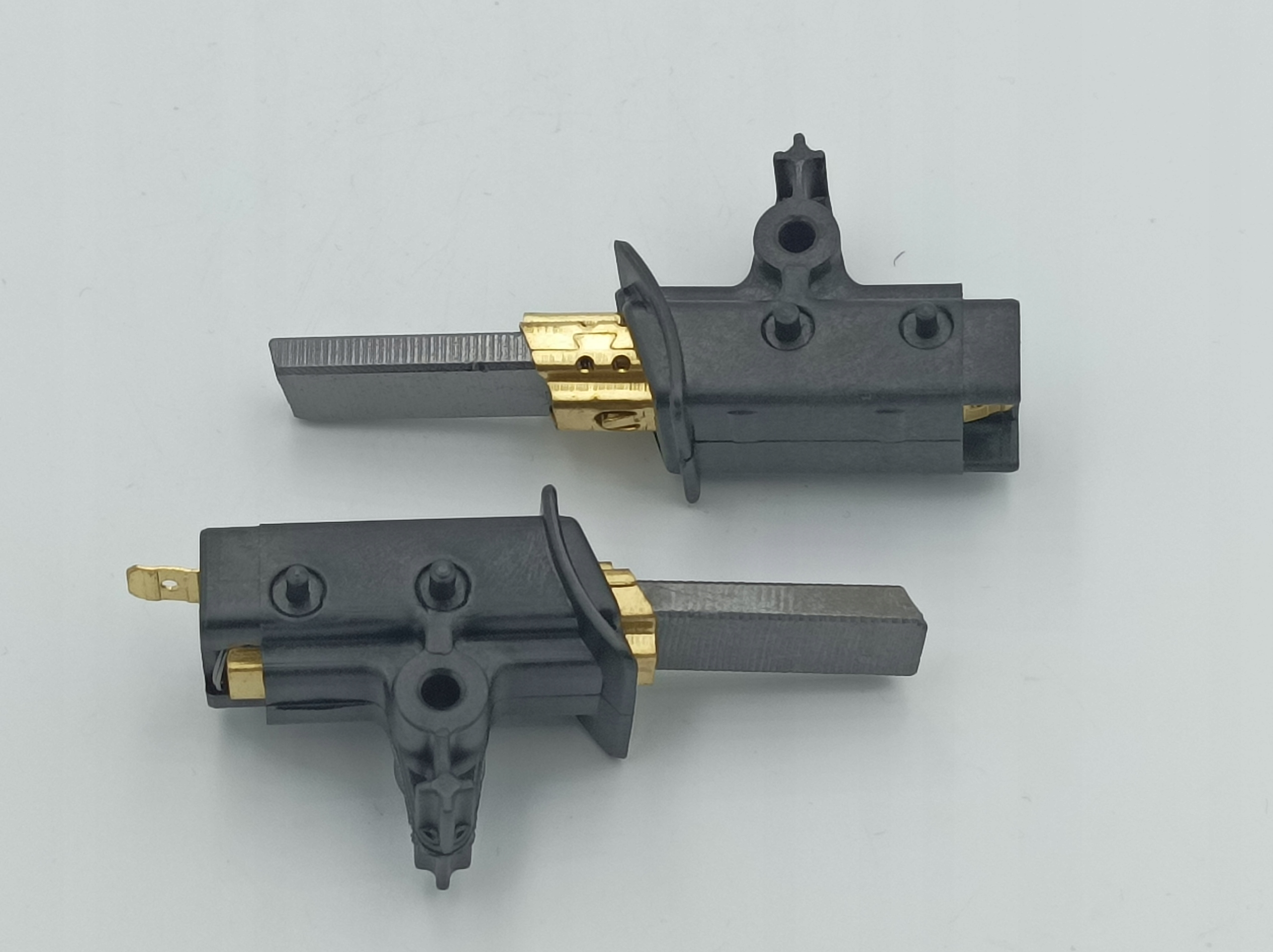 SZCZOTKI WĘGLOWE PRALEK AMICA WHIRLPOOL INDESIT ARISTON KPL./2SZT 49008106 Producent COM