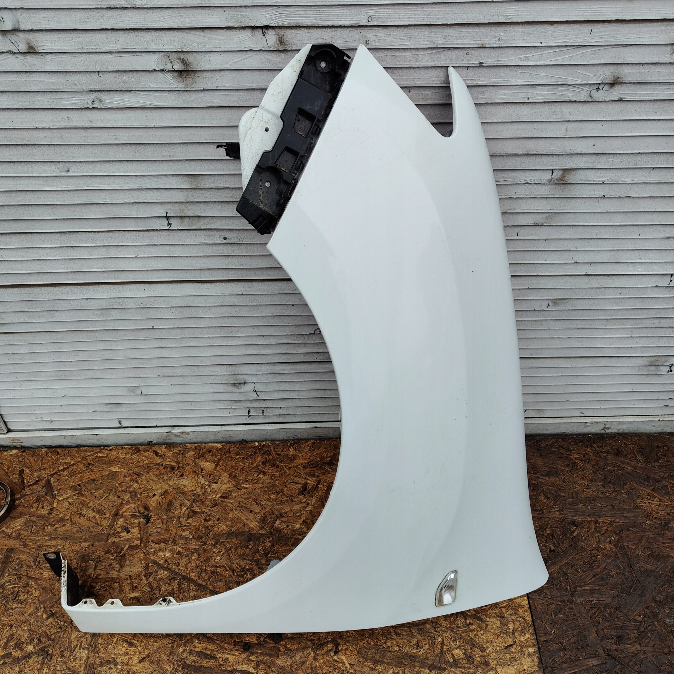 fender front front left DACIA SANDERO II DV369