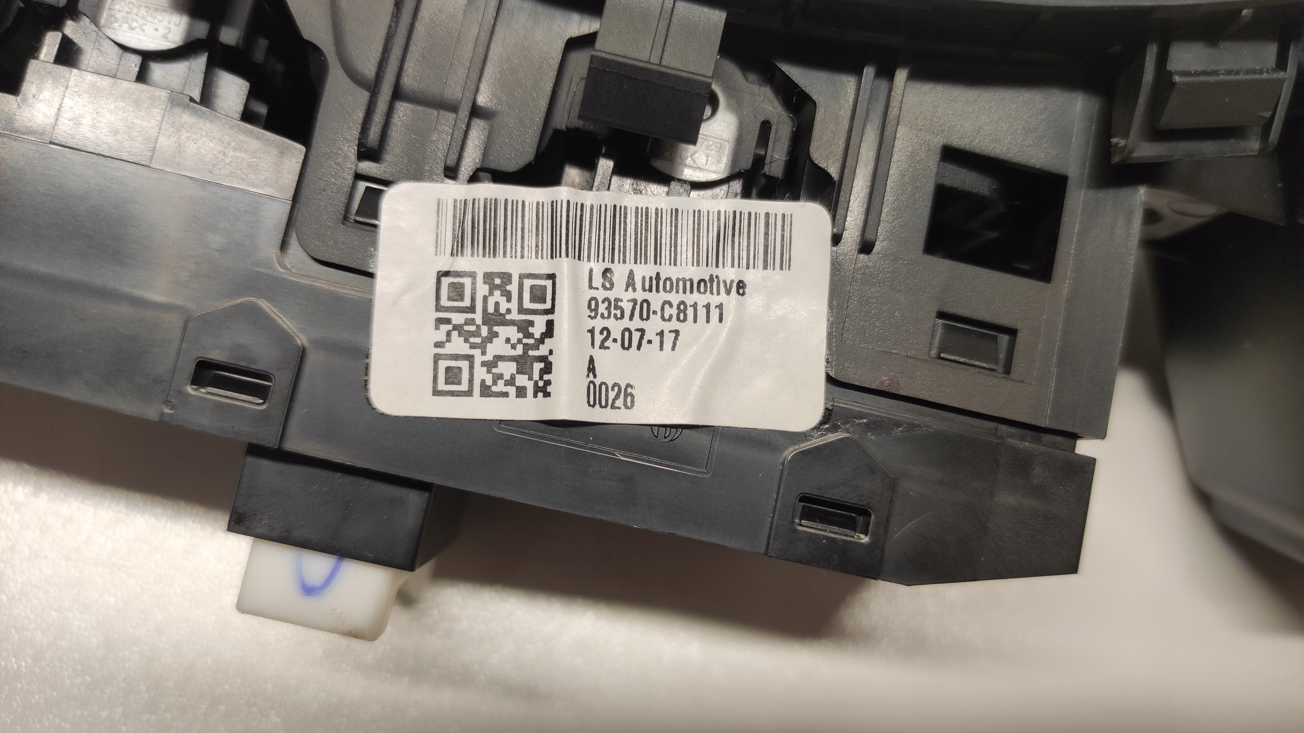 switch windows LEWEJ front PRZEDNIEJ EUROPA HYUNDAI I20 II 93570-C8111