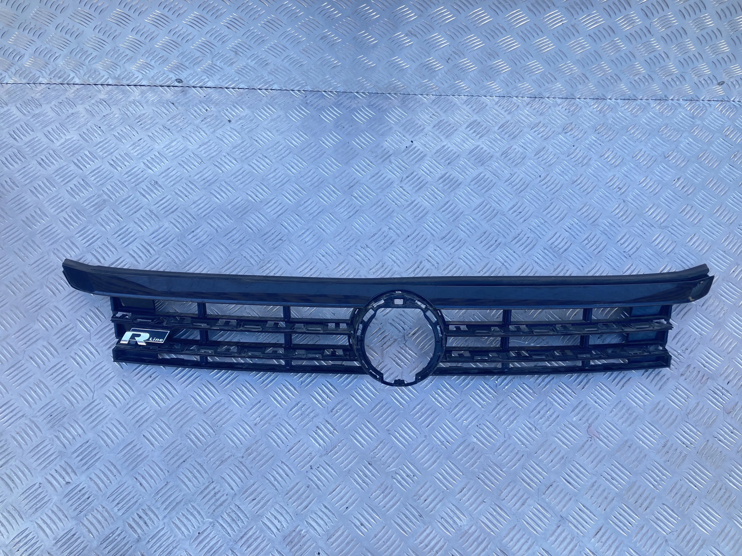 ATRAPA KRATKA GRILL VW ARTEON 17- R LINE