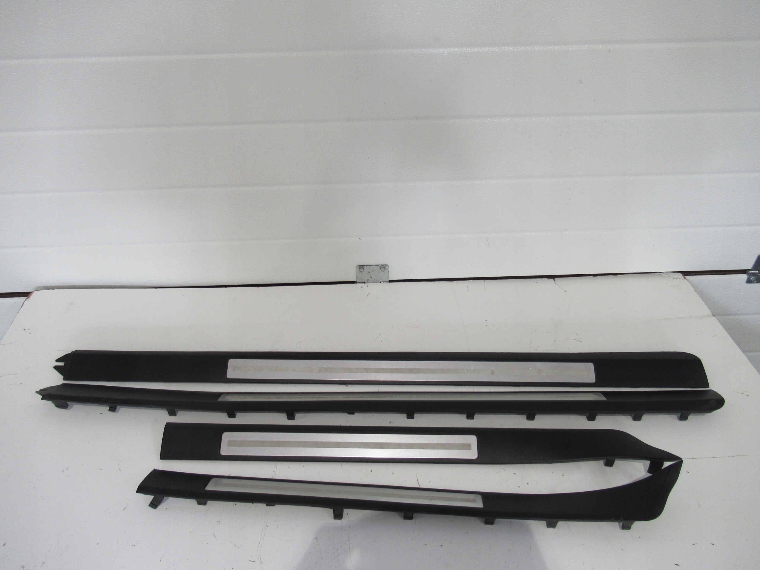 AUDI A8 D3 moulage seuil KOMPLET 4E0853985C