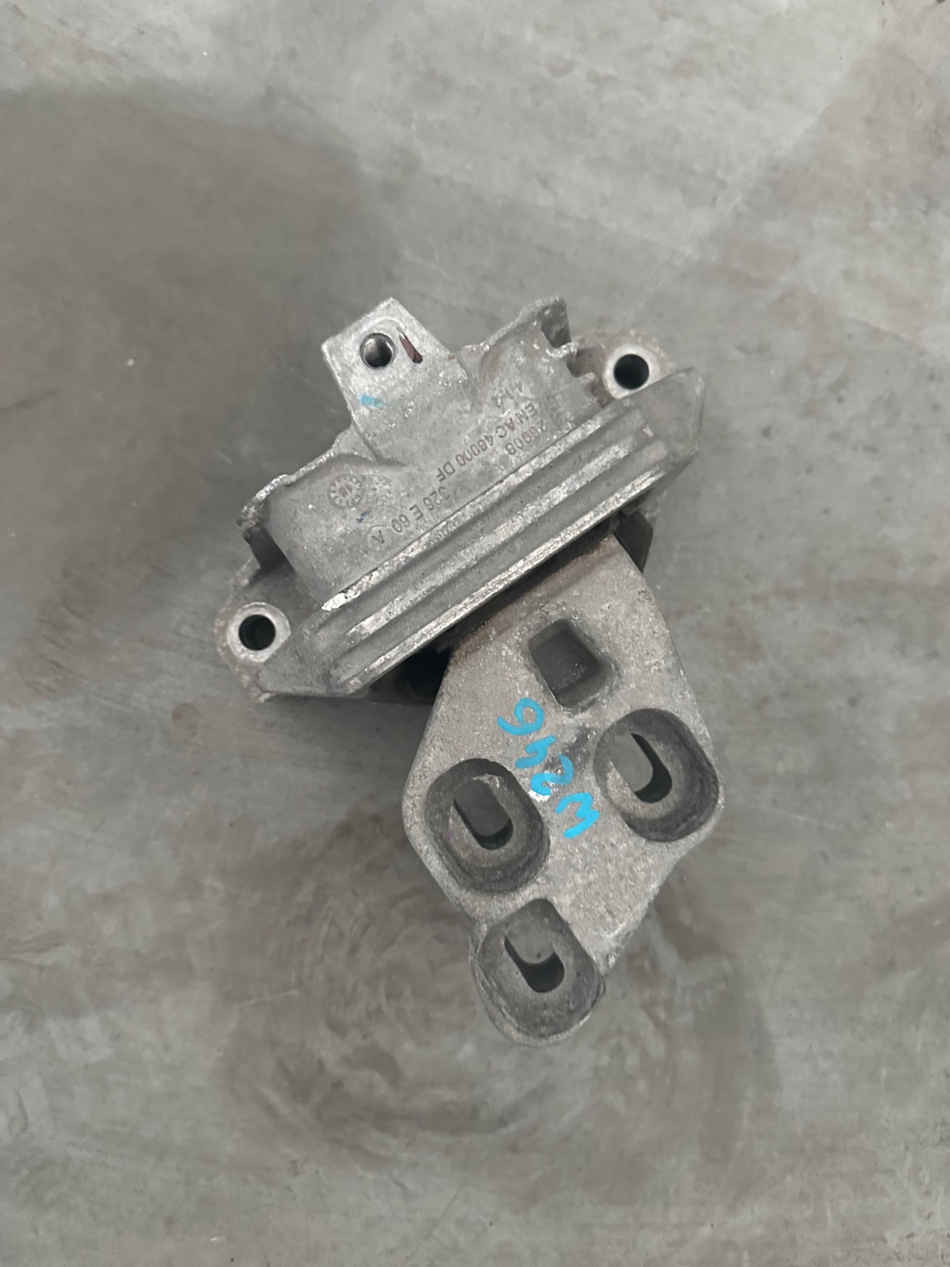 MERCEDES W246 B KLASA LIFT holder engine mount