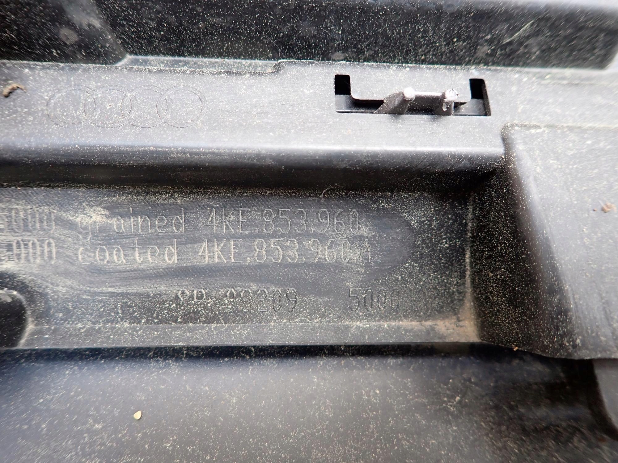 AUDI Q8 E-TRON 18-> cap moulding door right front