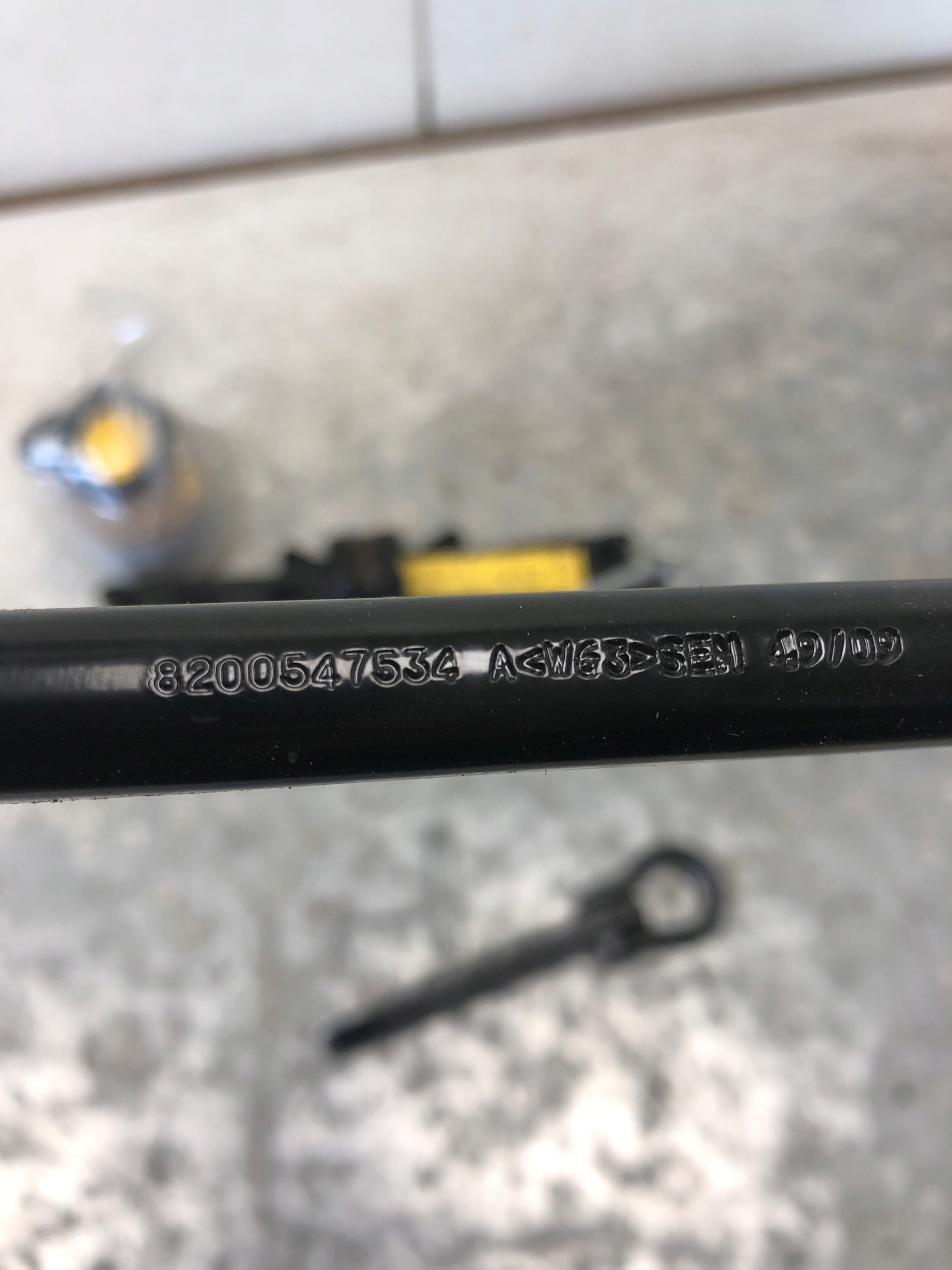 ZESTAW NAPRAWCZY LEWAREK KLUCZ UCHO KLEJ RENAULT TWINGO II Marka Renault