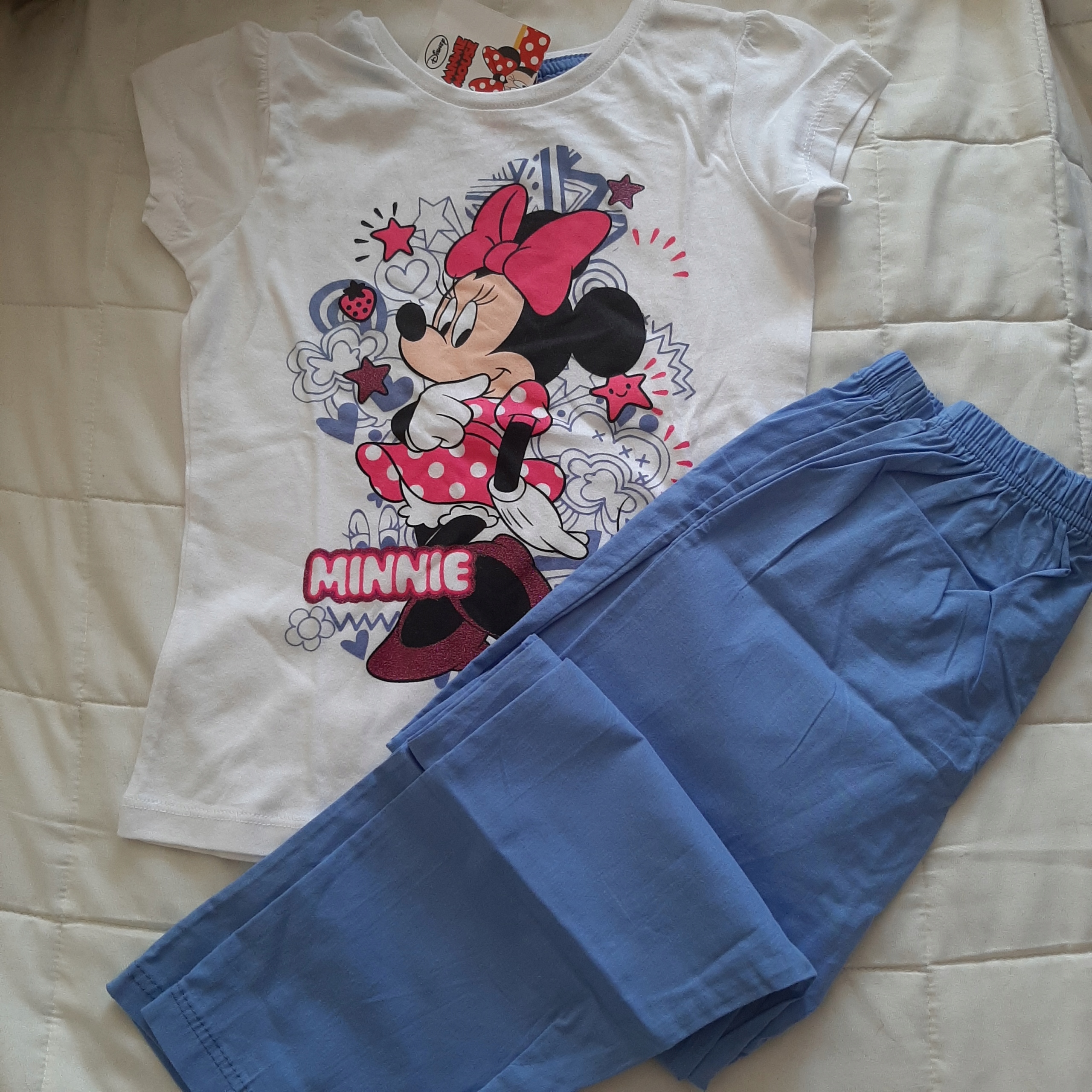 

nowa piżama Minnie Mouse 110 cm krót rękaw bawełna