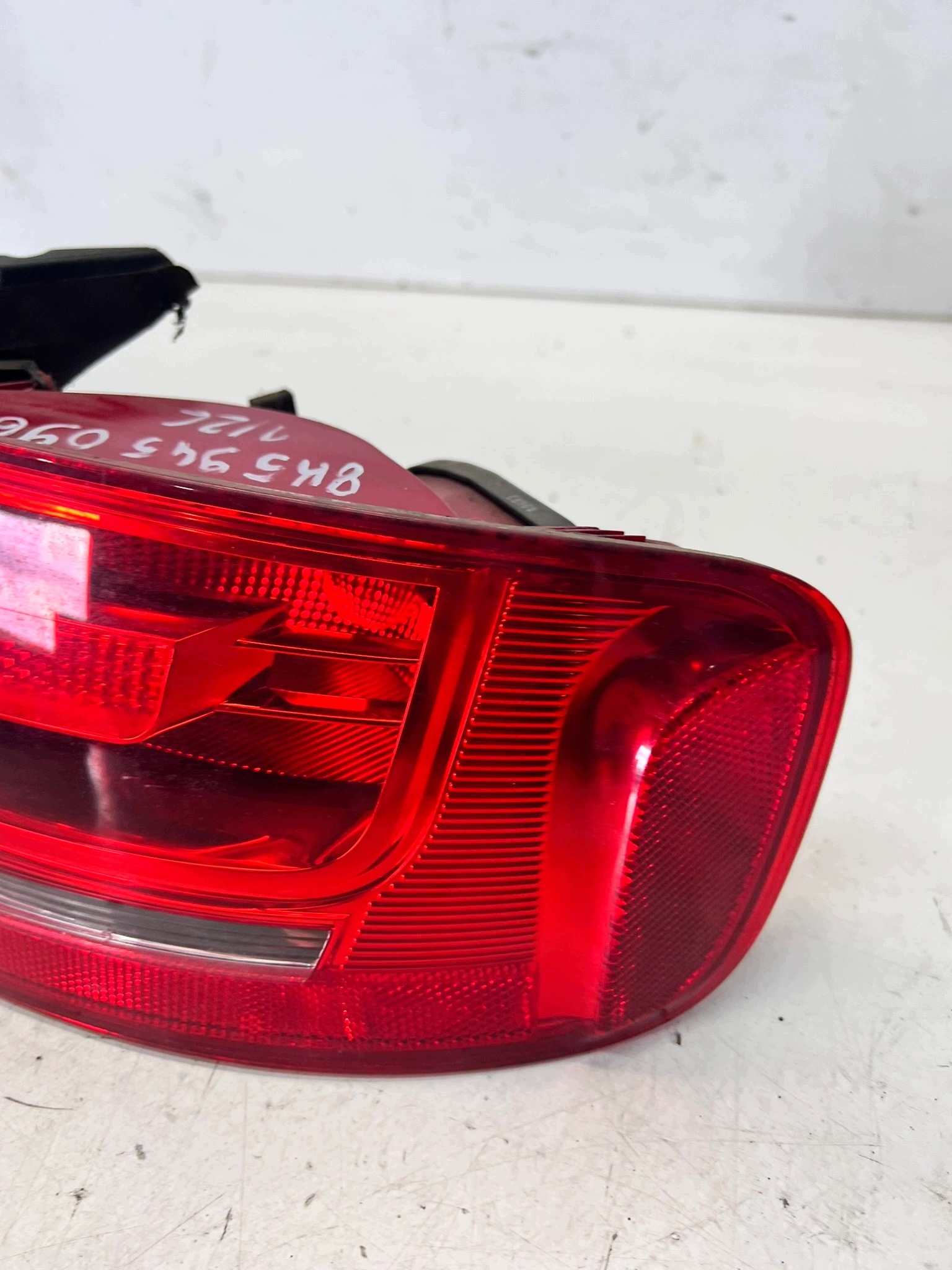 light right rear part W fender AUDI A4 B8 8K5945096D 1/26