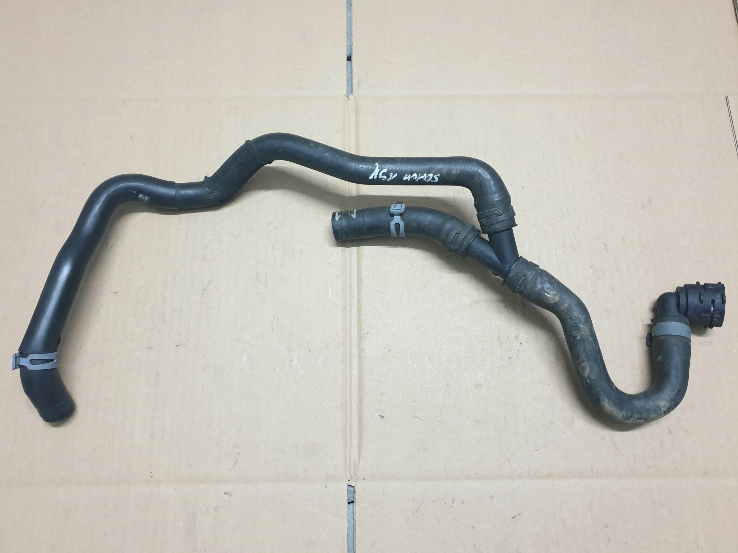 prijenos crijevo vode VW AUDI SEAT SKODA 2Q0122073H
