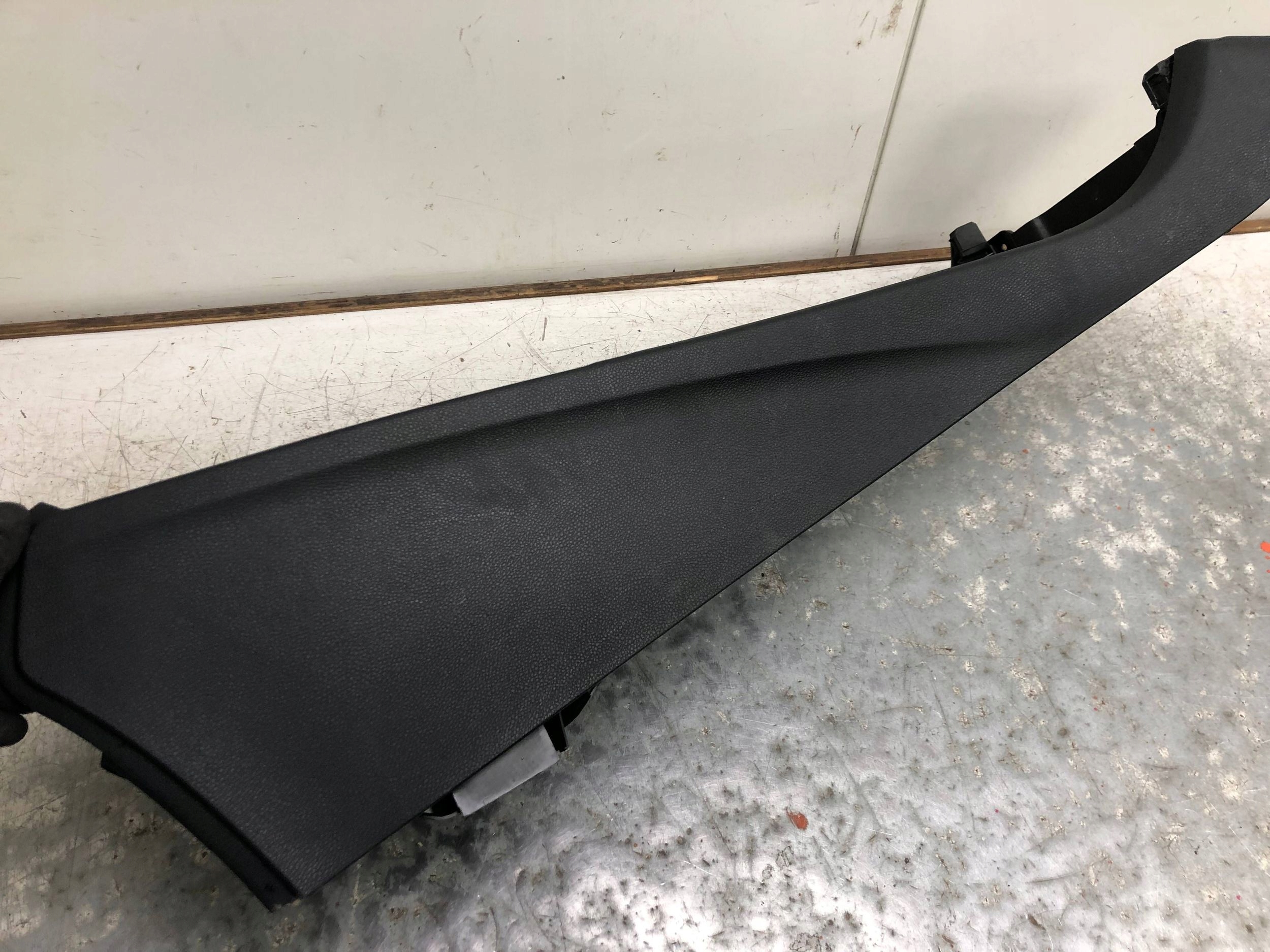 TUNEL mitte MERCEDES W205 A2056800050