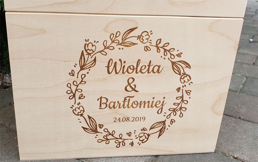 PUDEŁKO NA KOPERTY SKRZYNKA DREWNO ŚLUB WESELE RP747 Stan opakowania oryginalne