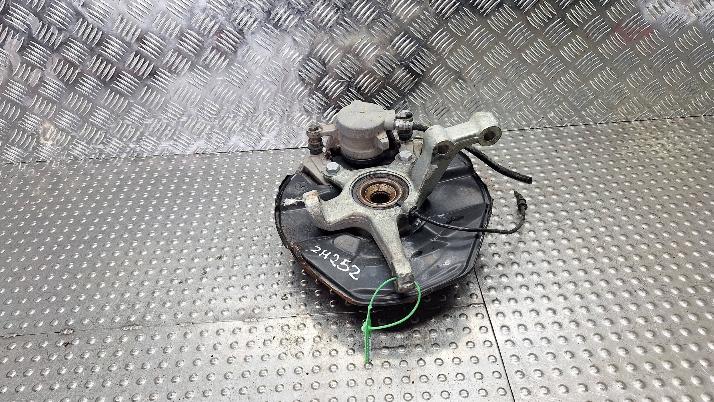 otoč čepu třmen levý předek 6903 MERCEDES A W169 W245