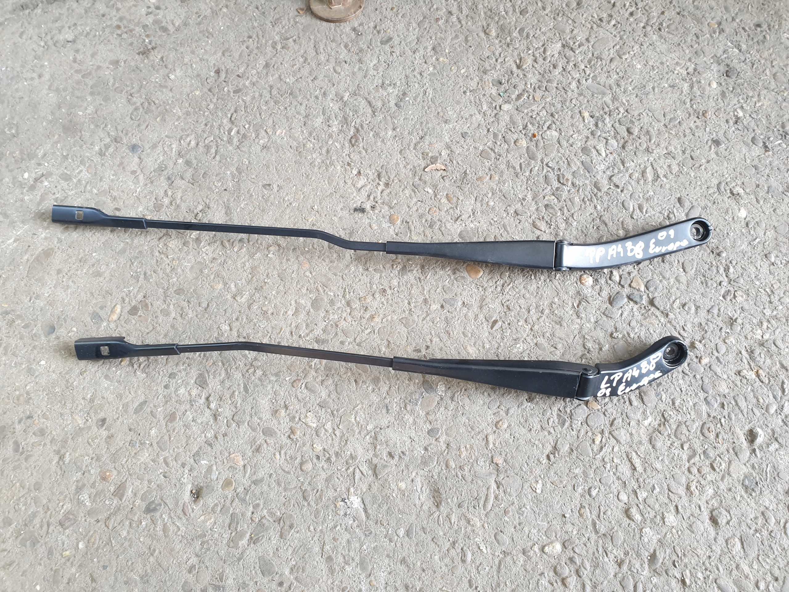 arm right AUDI A4 B8 2008- 8K1955408