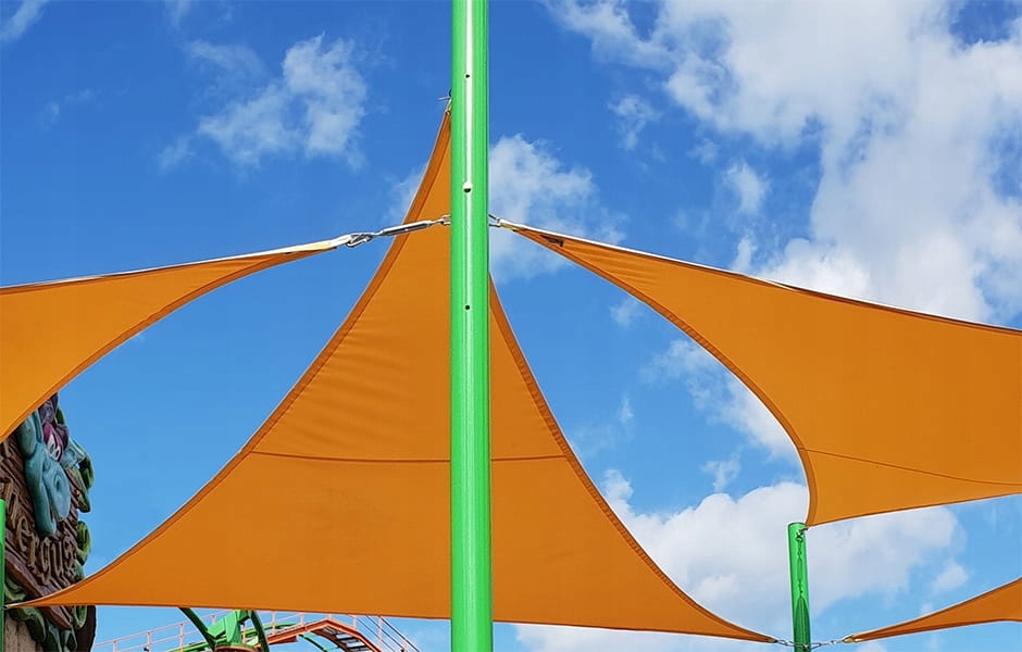 ZESTAW DO MONTAŻU ŻAGLI PRZECIWSŁONECZNYCH TRÓJKĄTNYCH W MURZE BETONIE Producent Sun Shade