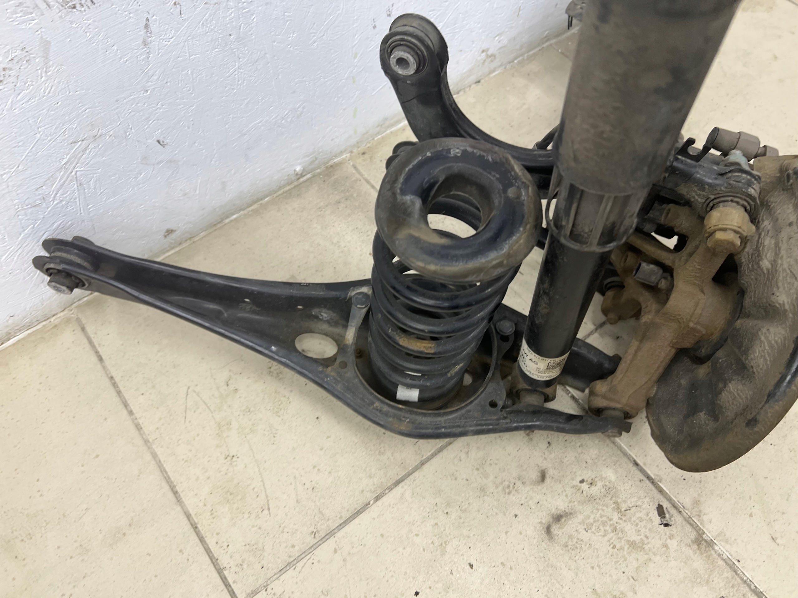 VW GOLF VIII LEON IV Moyeu support broche Arrière Arrière Droit Bras Complète