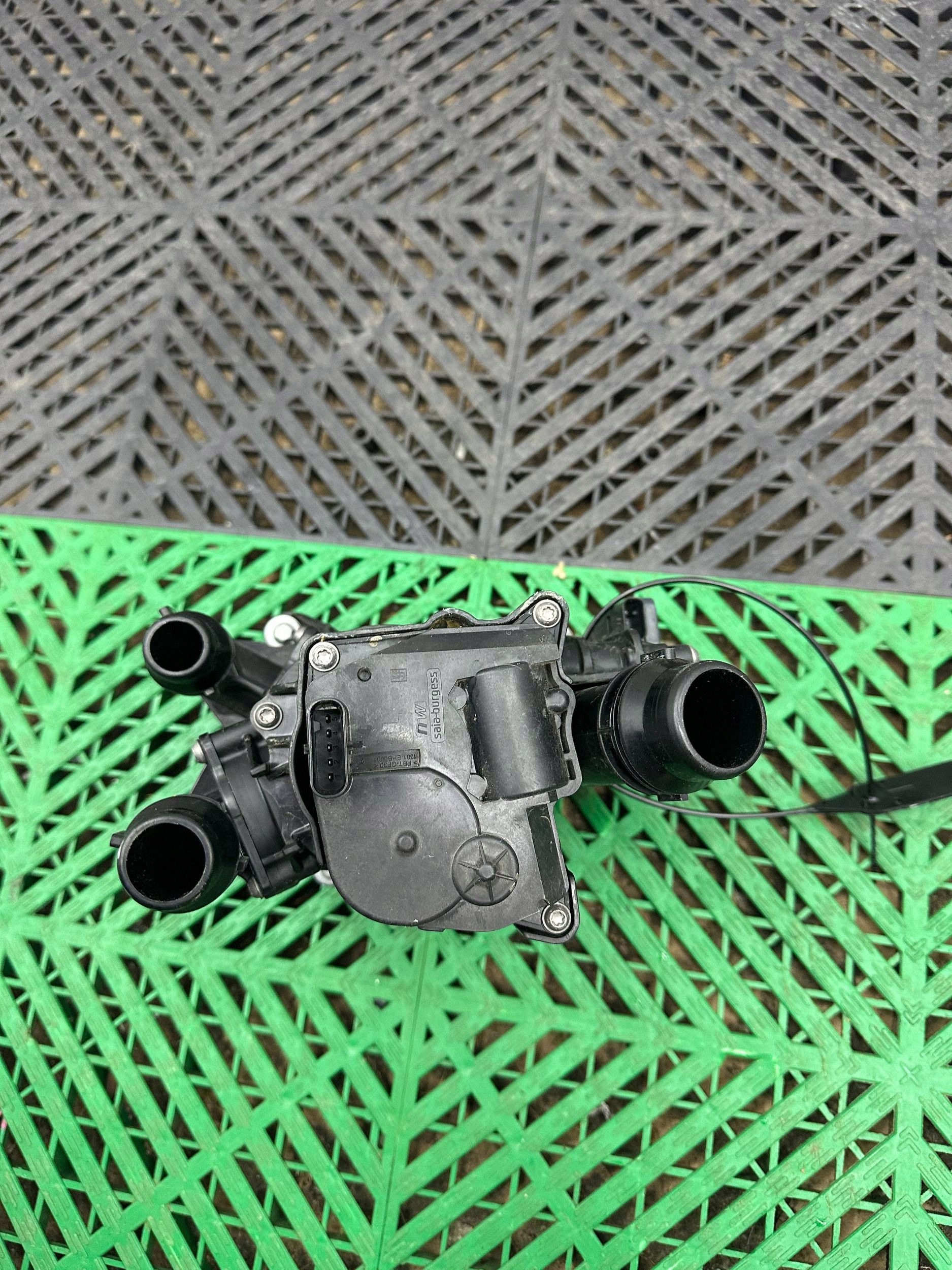 boîtier thermostat BMW X3 G01 8642560