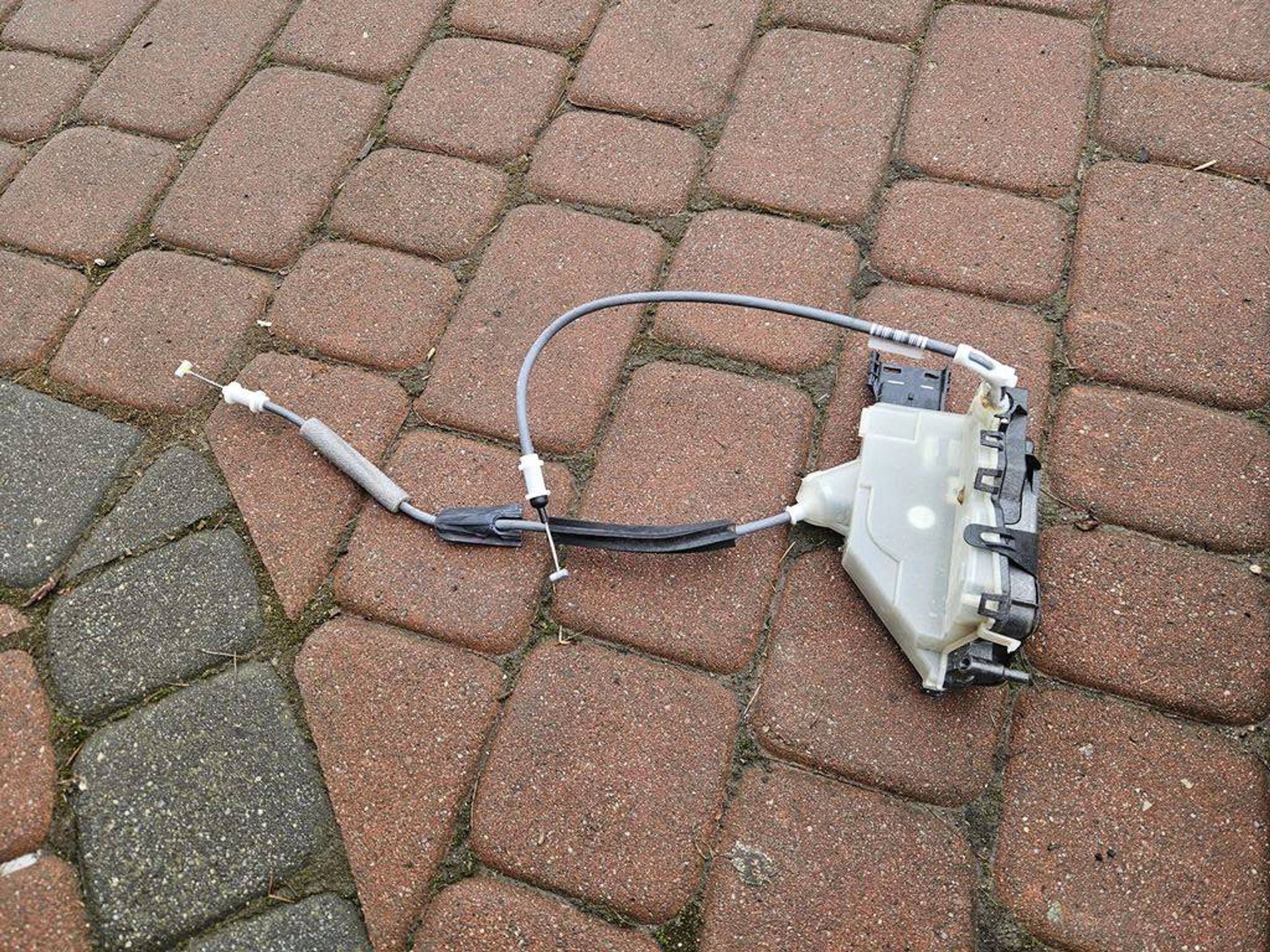 lock door front right EUROPA Opel Mokka B 2 PSA444424