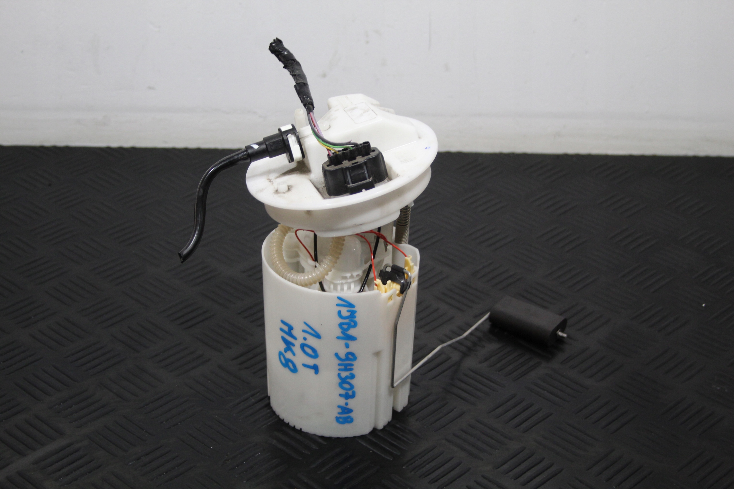 feed pump FIESTA MK8 1JB1-9H307-AB