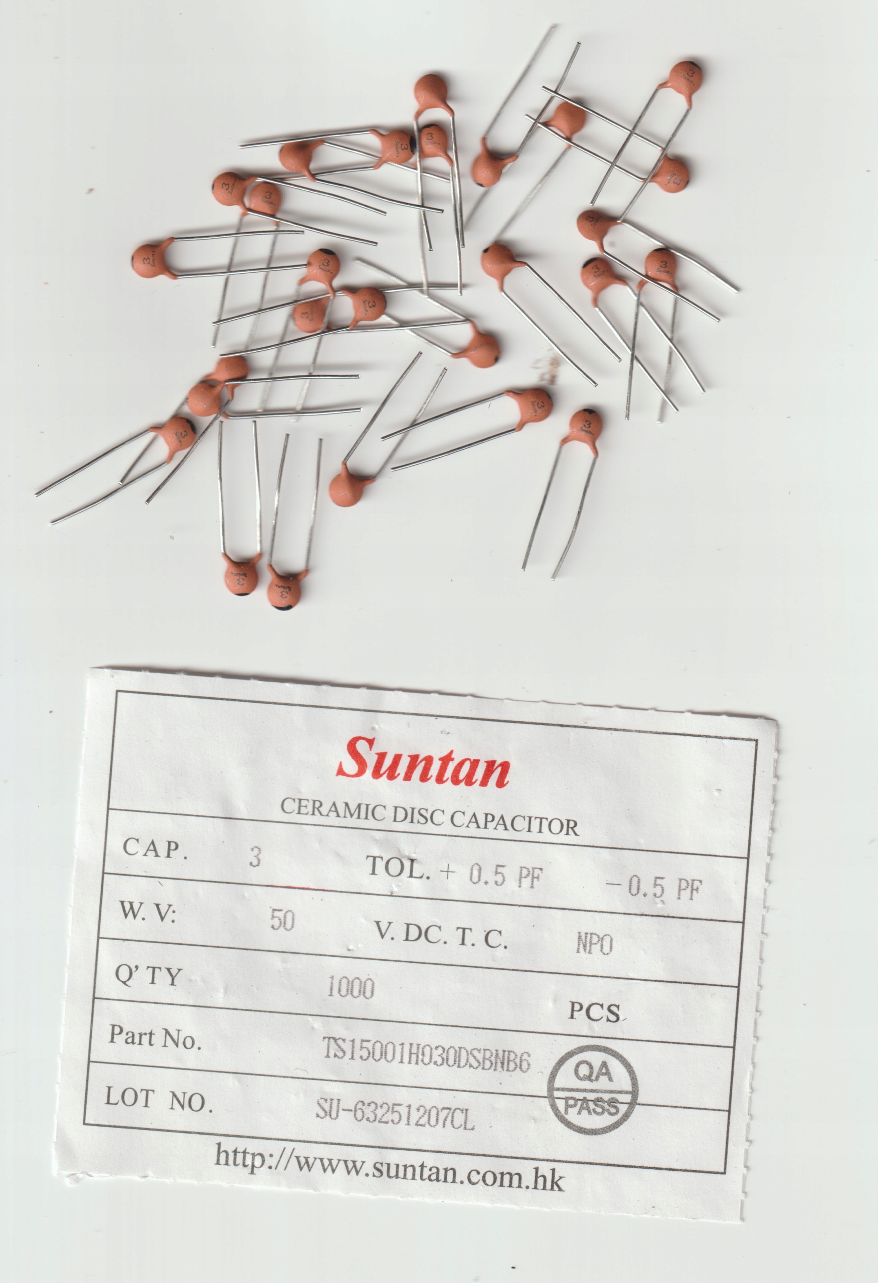 100x 3pF 50V +/-0.5pF NP0 kond. ceramiczny Tht