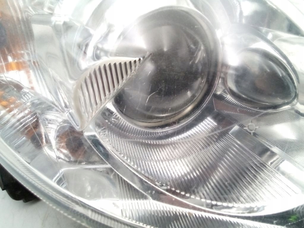 Mazda V 5 and 1 light right front front P5115R