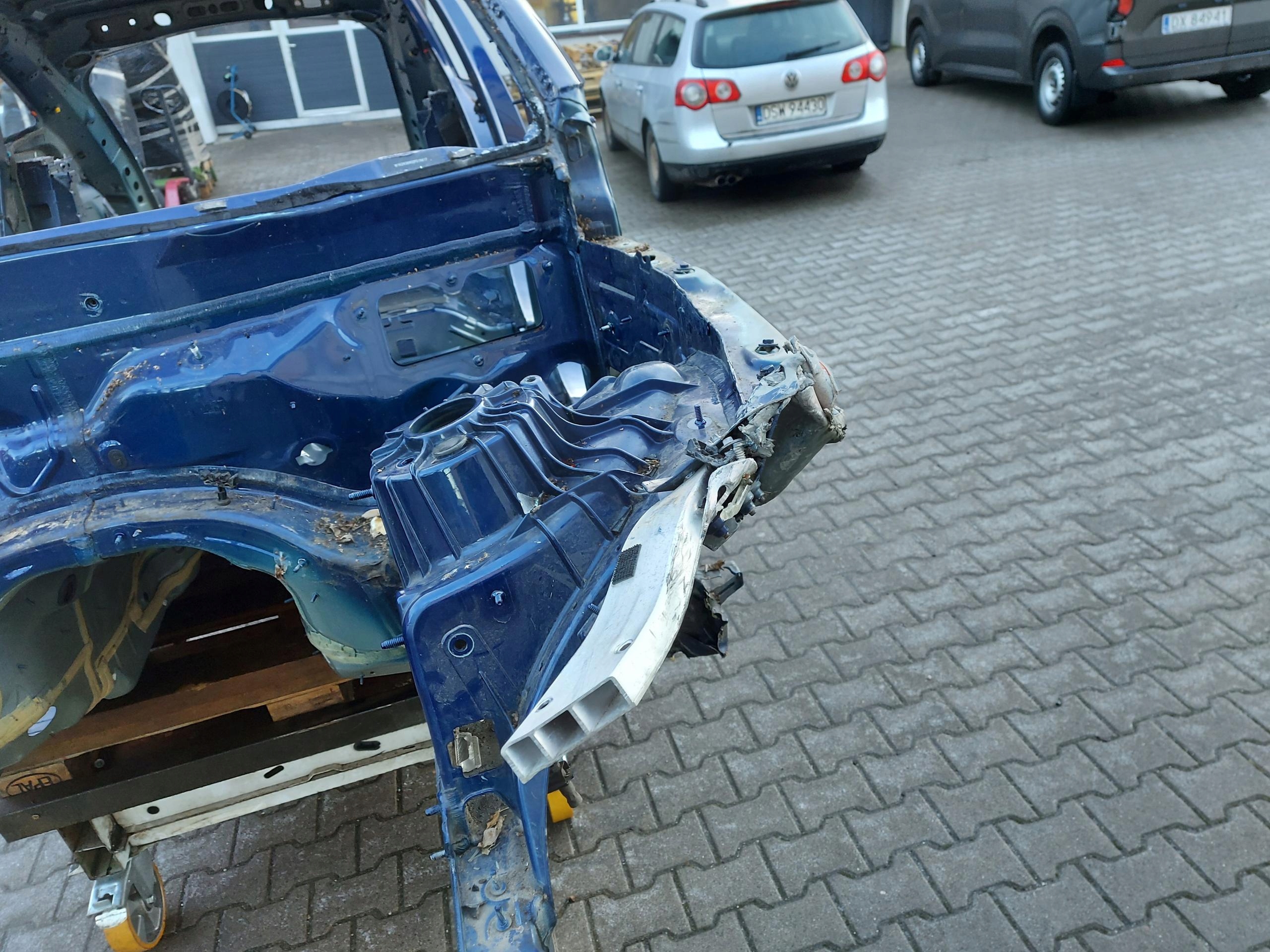 Mercedes EQC 400 W293 quarter quarter left front