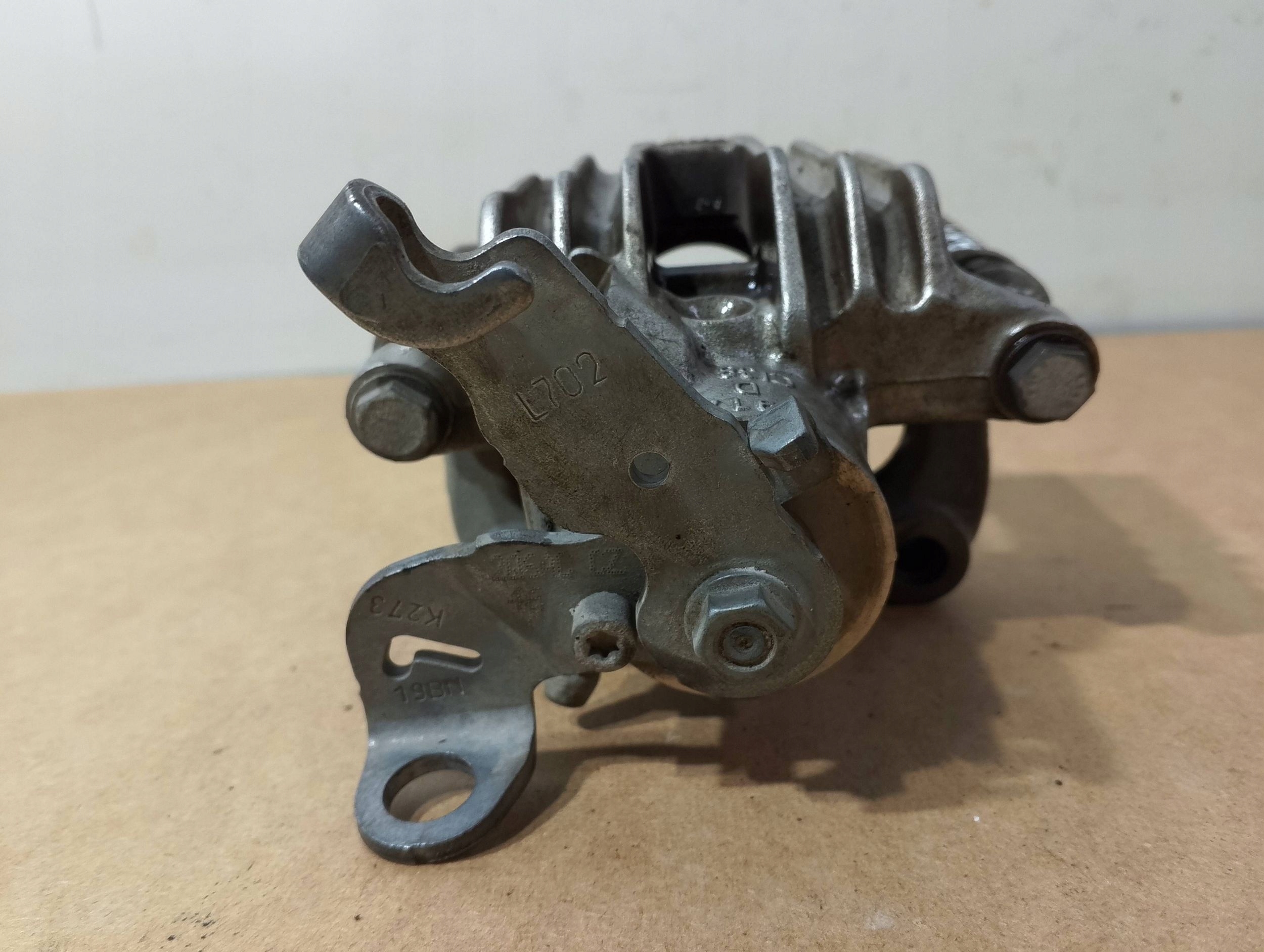 Audi A1 82A rear right caliper brake 9147D (B354)