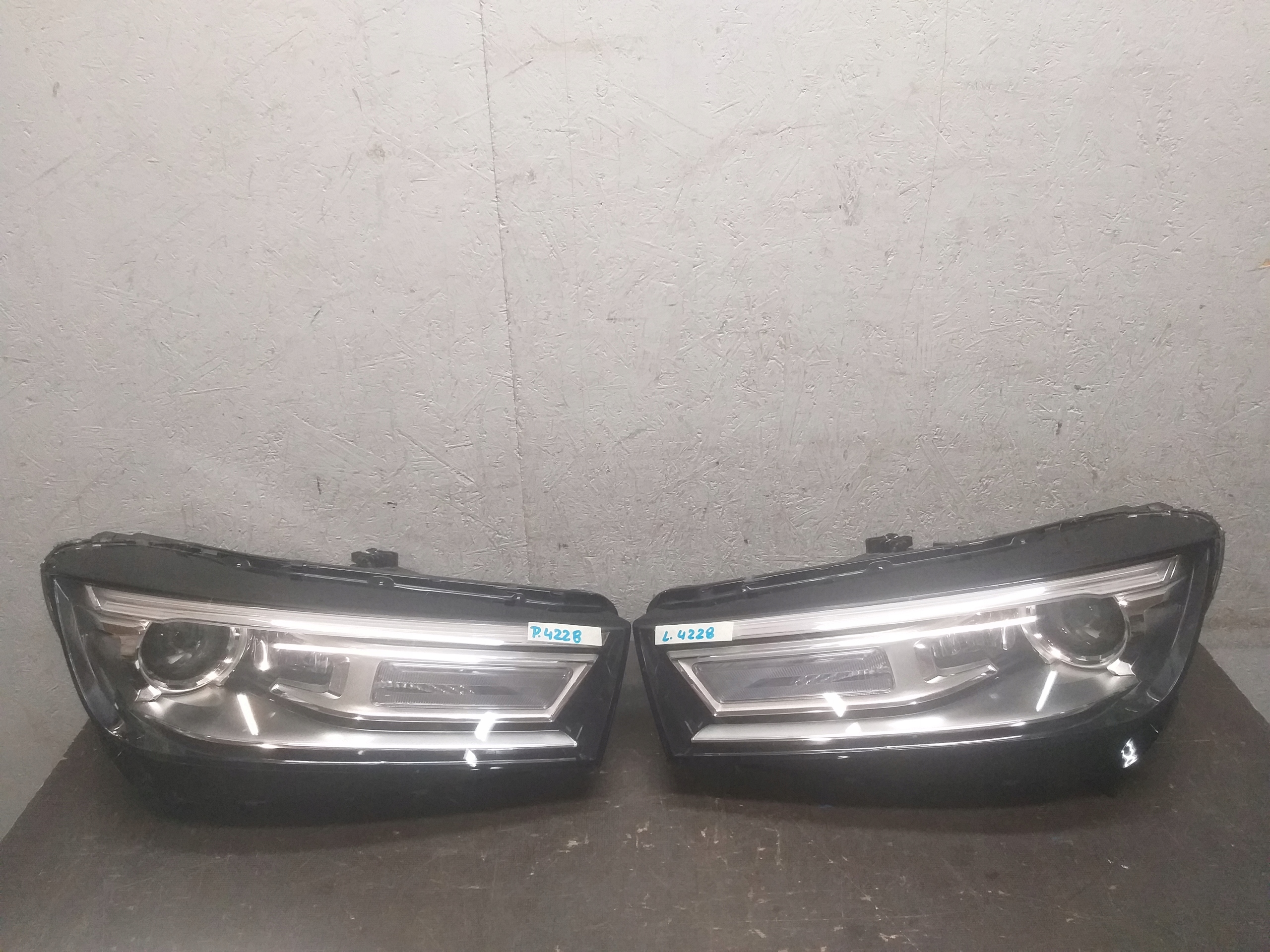 Licht Leuchte vorne rechts oder links AUDI Q5 XENON LED 80A941006 80A941005