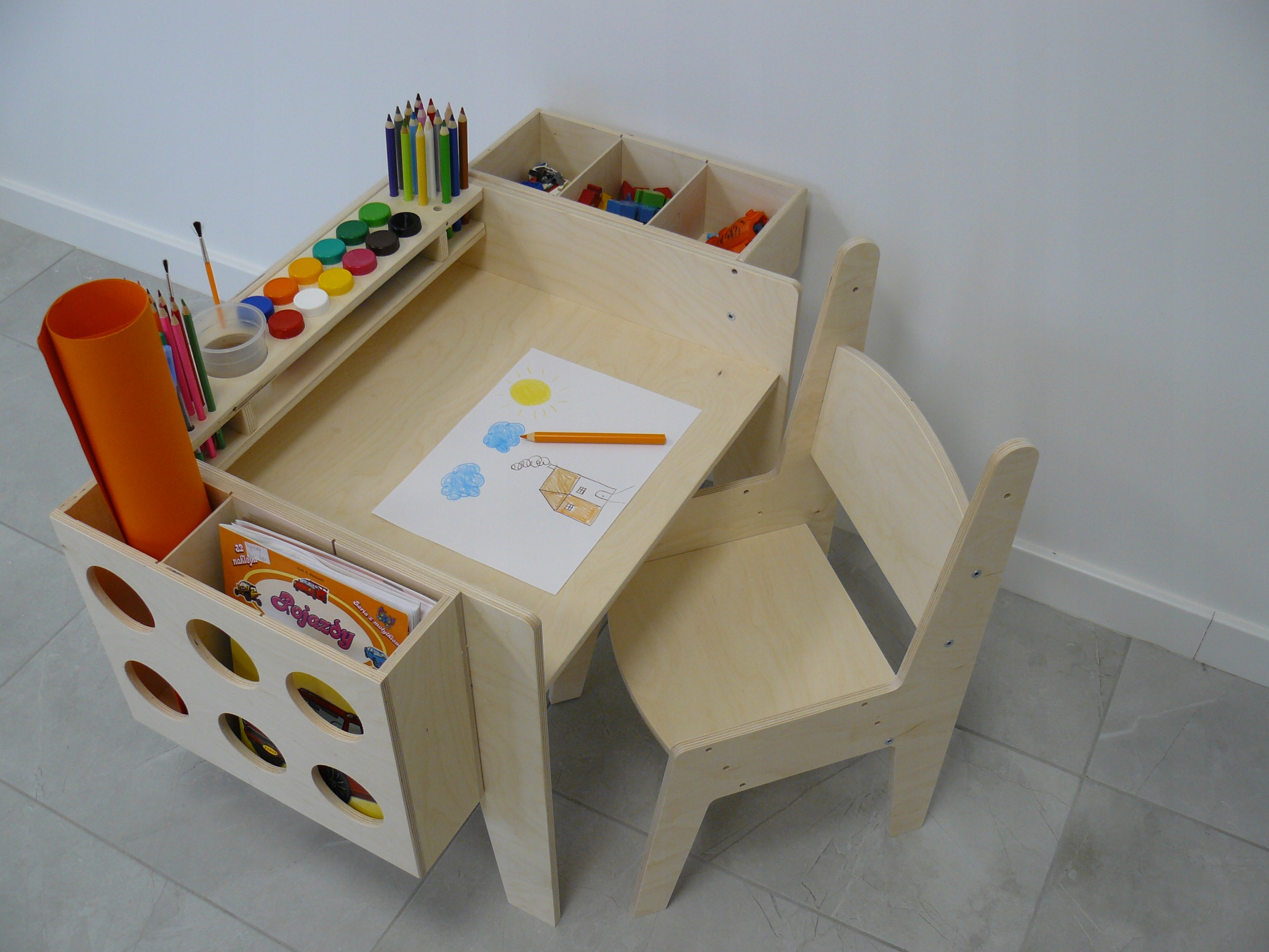 STOLIK I KRZESEŁKO DLA DZIECI 52/50 BIURKO REGULOWANE ORGANIZERY NA PREZENT EAN (GTIN) 5904639362742