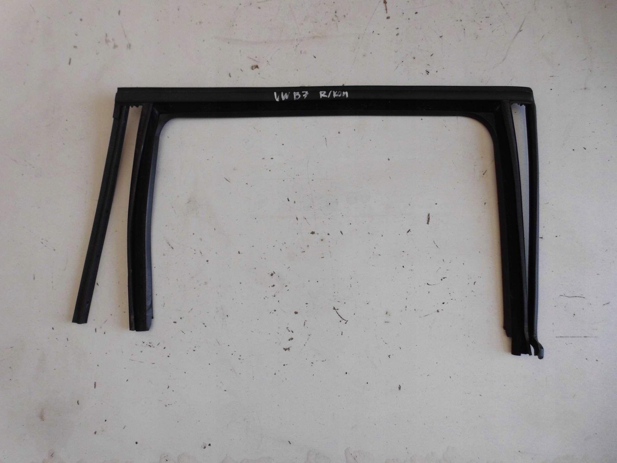 УЩІЛЬНЮВАЧ ДВЕРІ VW PASSAT B6 B7 УНІВЕРСАЛ ПРАВА ЗАДНЯ